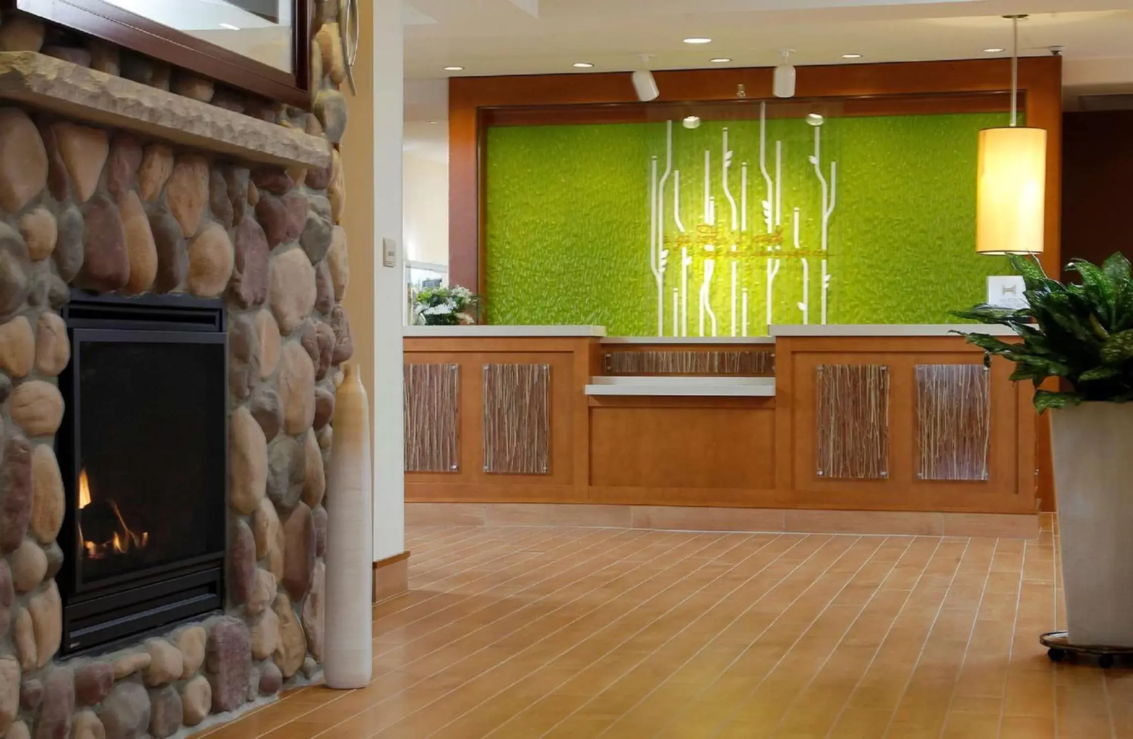 Lobby or reception, Kitchen/Kitchenette in Hilton Garden Inn Cedar Falls Conference Center
