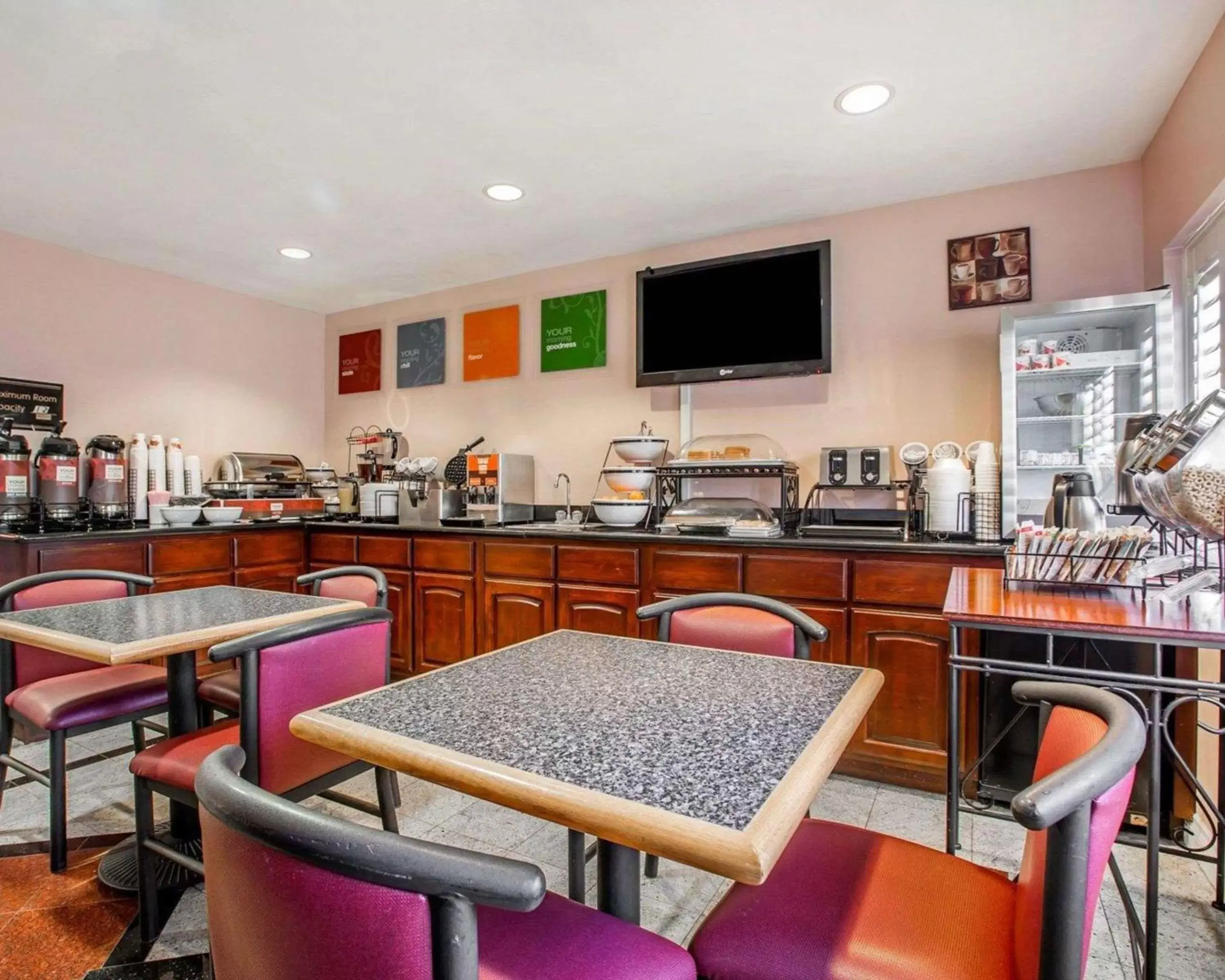 Restaurant/Places to Eat in Comfort Inn Monterey Park - Los Angeles