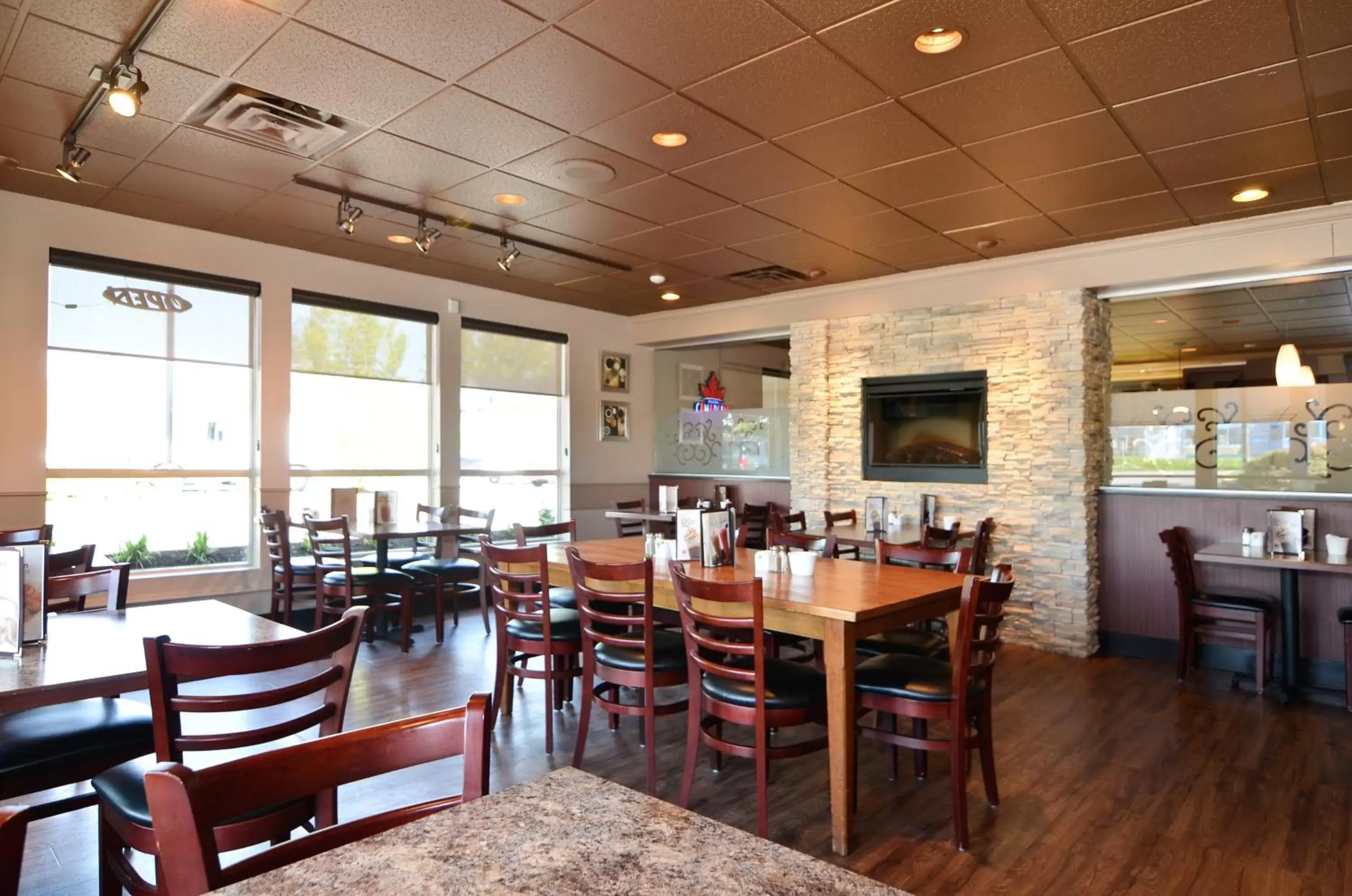 Meals, Restaurant/Places to Eat in Best Western PLUS Langley Inn