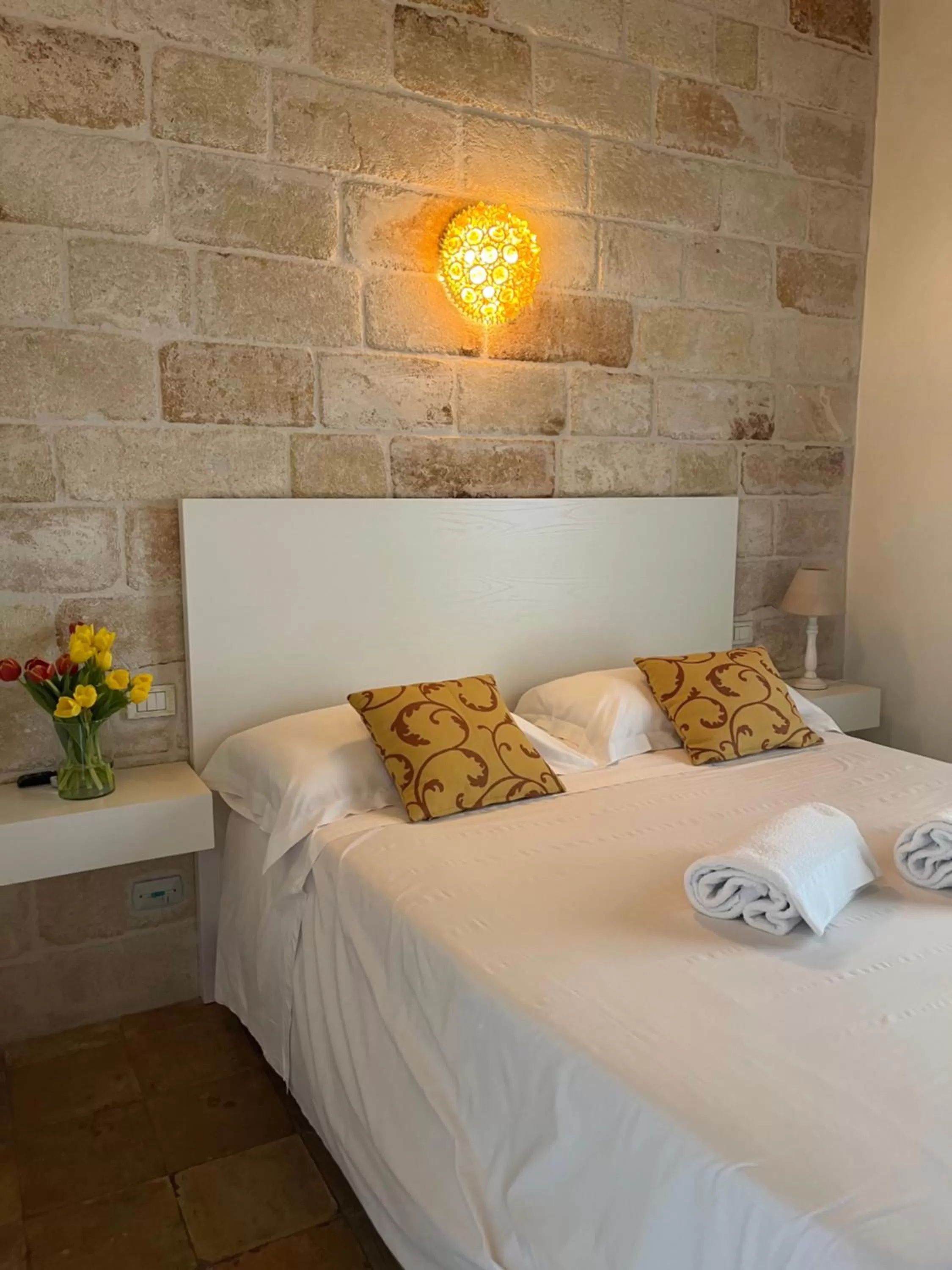 Bed in Antico Mondo Rooms & Suites