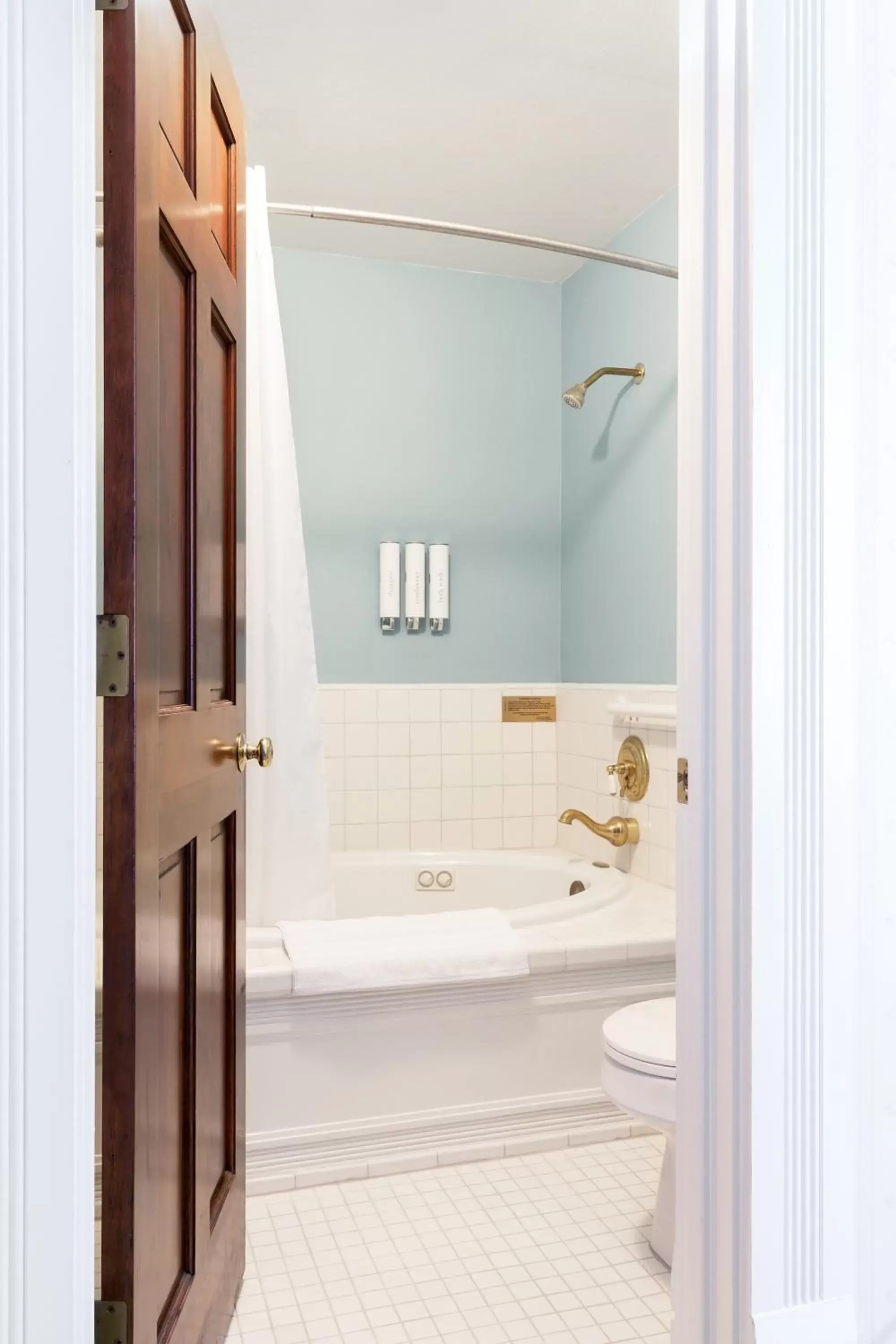Shower, Bathroom in Garden Street Inn Downtown San Luis Obispo, A Kirkwood Collection Hotel