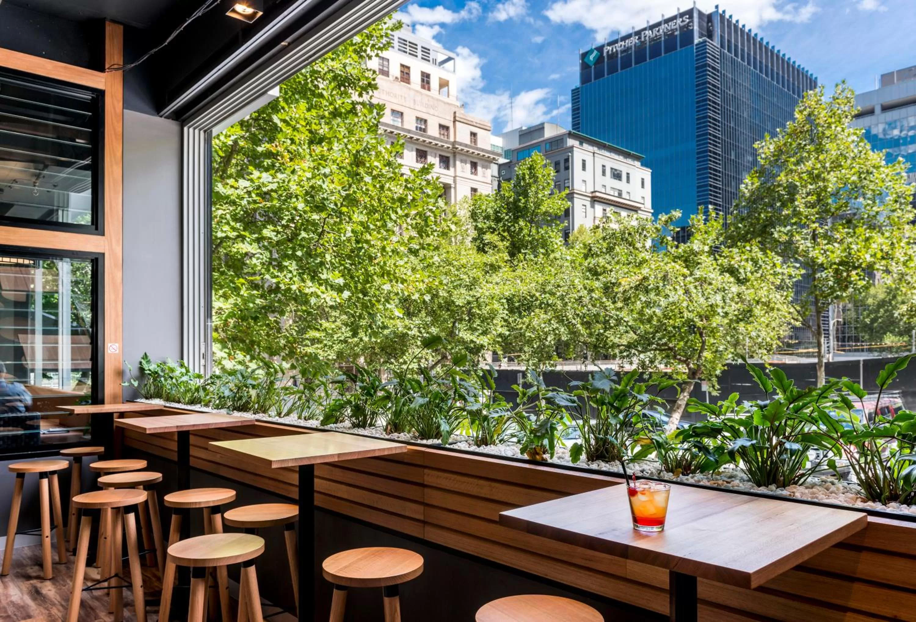 Lounge or bar in Oaks Melbourne on Market Hotel