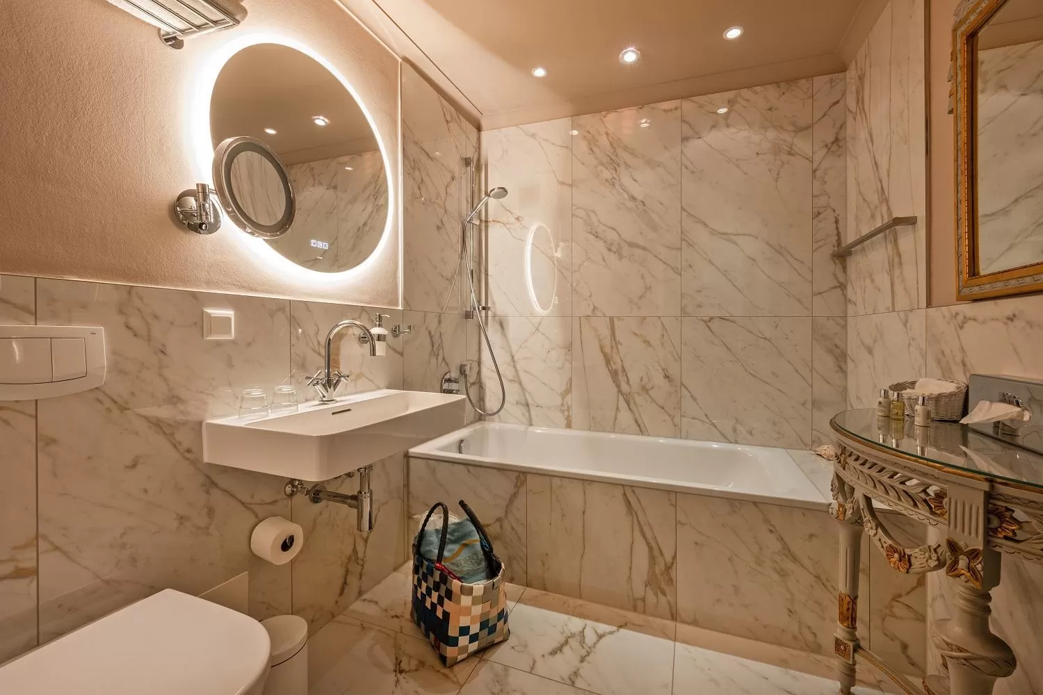 Bathroom in Strandhotel Heringsdorf mit Soleaußenpool 30 Grad