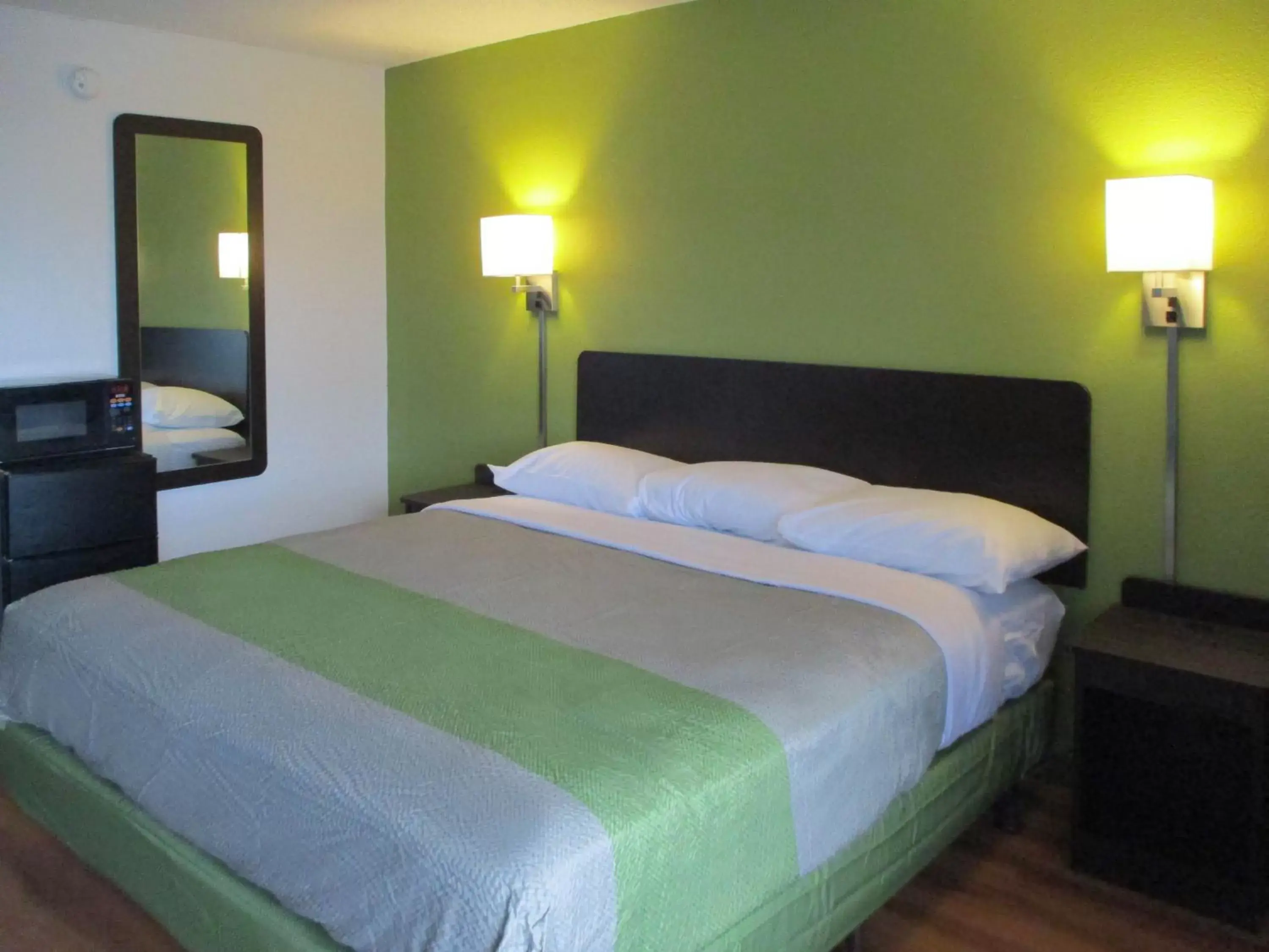 Bed in Motel 6-Chilhowie, VA Bed in Motel 6-Chilhowie, VA