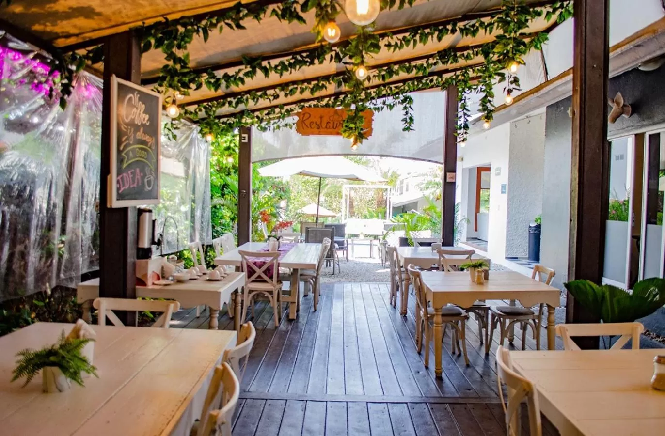 Restaurant/places to eat in Vf Hotel