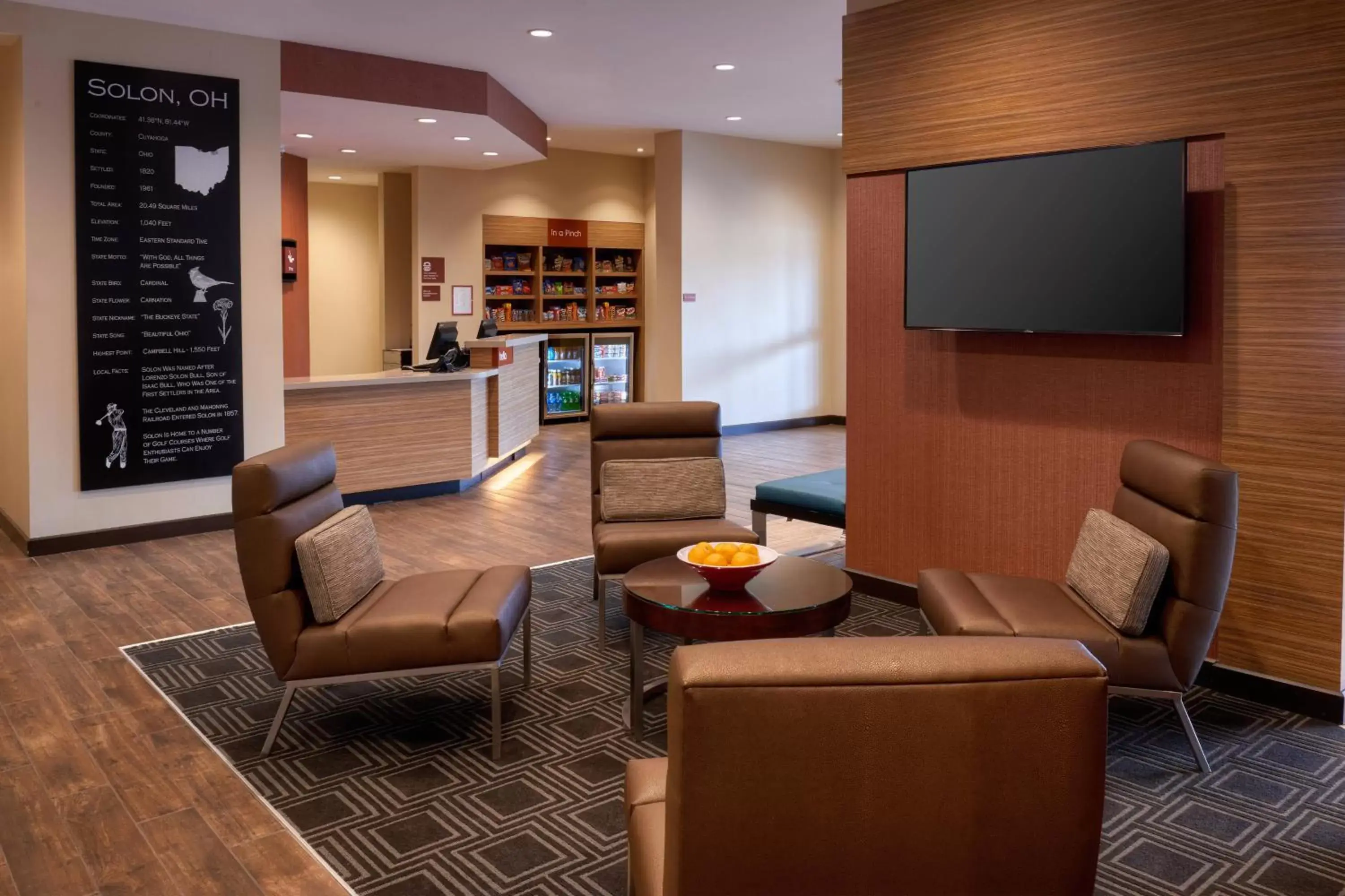 Lobby or reception, Lounge/Bar in TownePlace Suites by Marriott Cleveland Solon