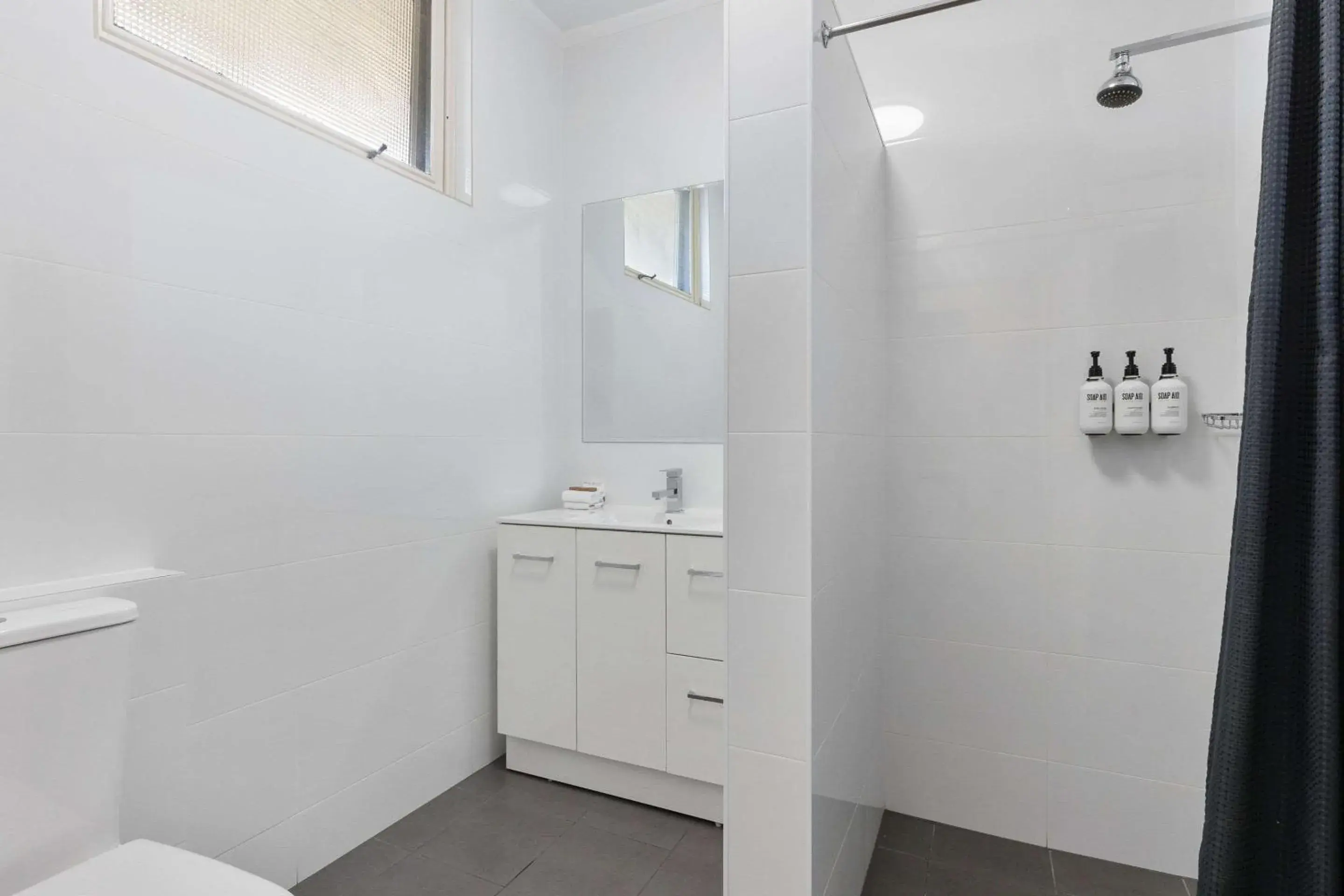 Bedroom, Bathroom in Comfort Inn Glenelg