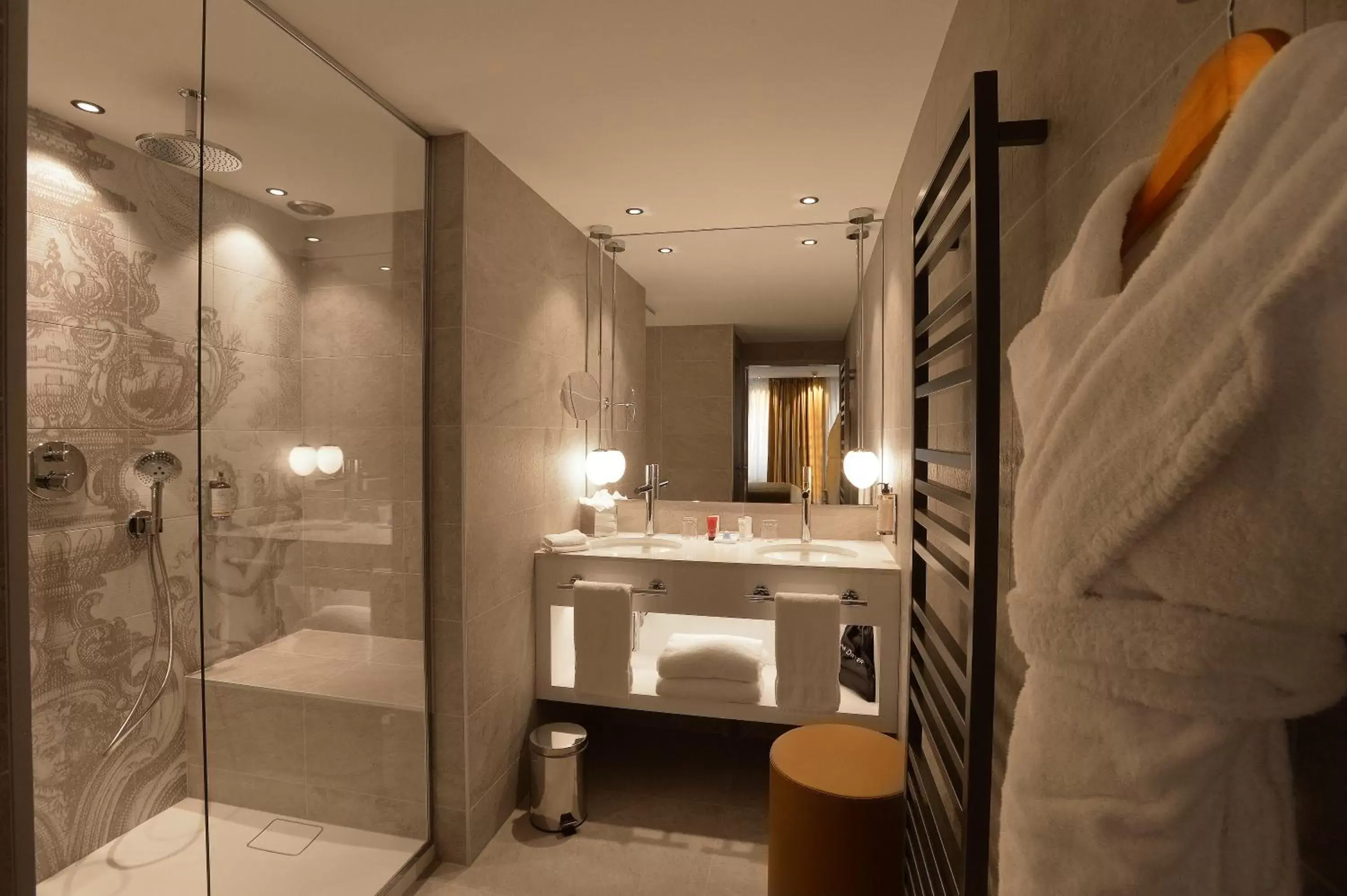 Bathroom in Hotel La Lanterne & Spa