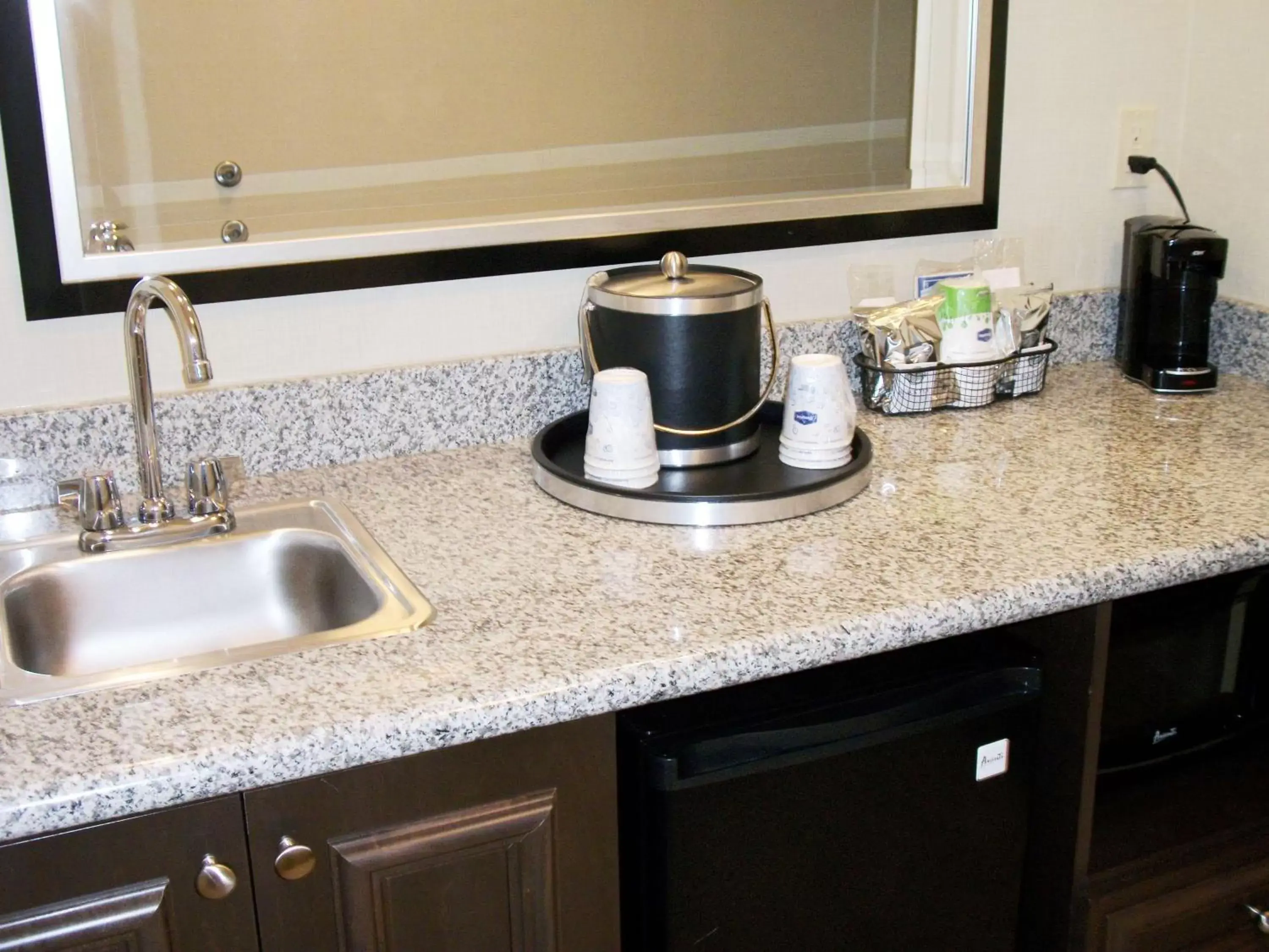 Kitchen or kitchenette, Kitchen/Kitchenette in Hampton Inn & Suites Manteca