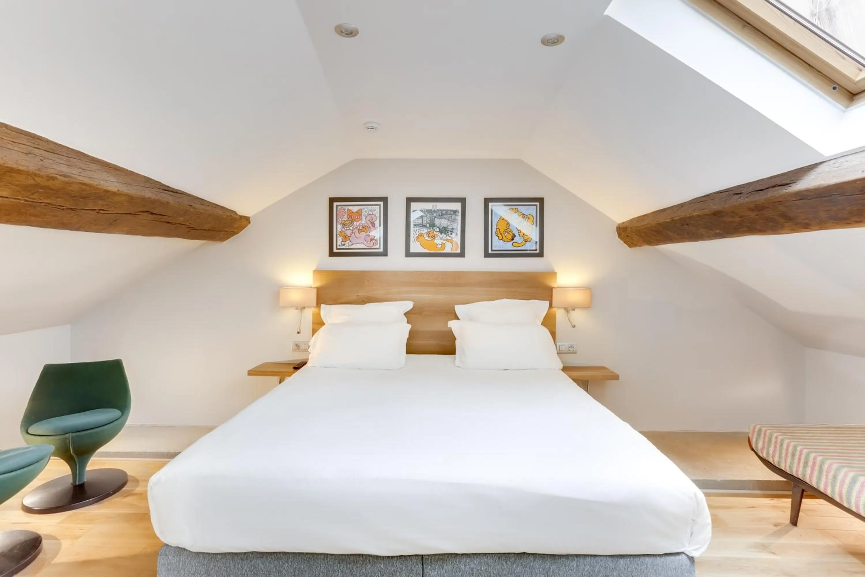 Bed in Hôtel Louvre Richelieu