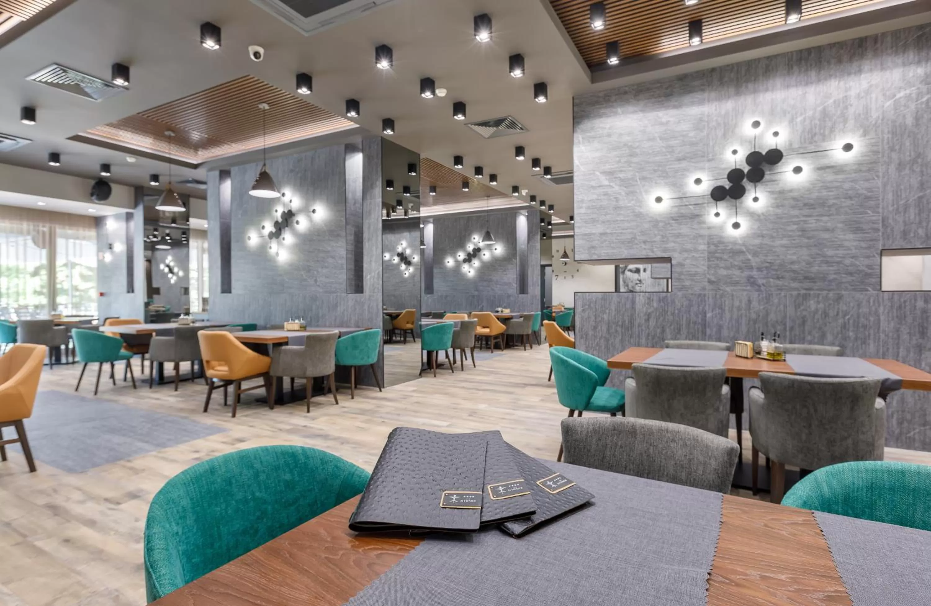 Restaurant/places to eat in Jitomir Hotel
