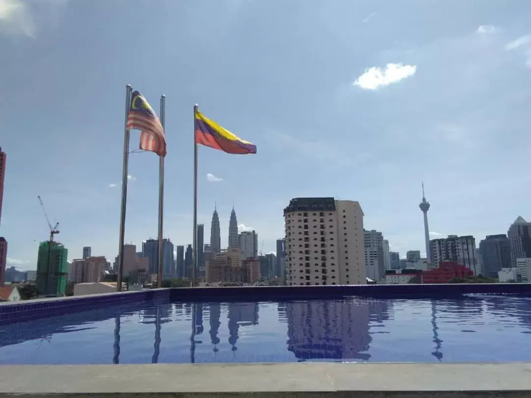 Swimming Pool in Leo Palace Hotel
