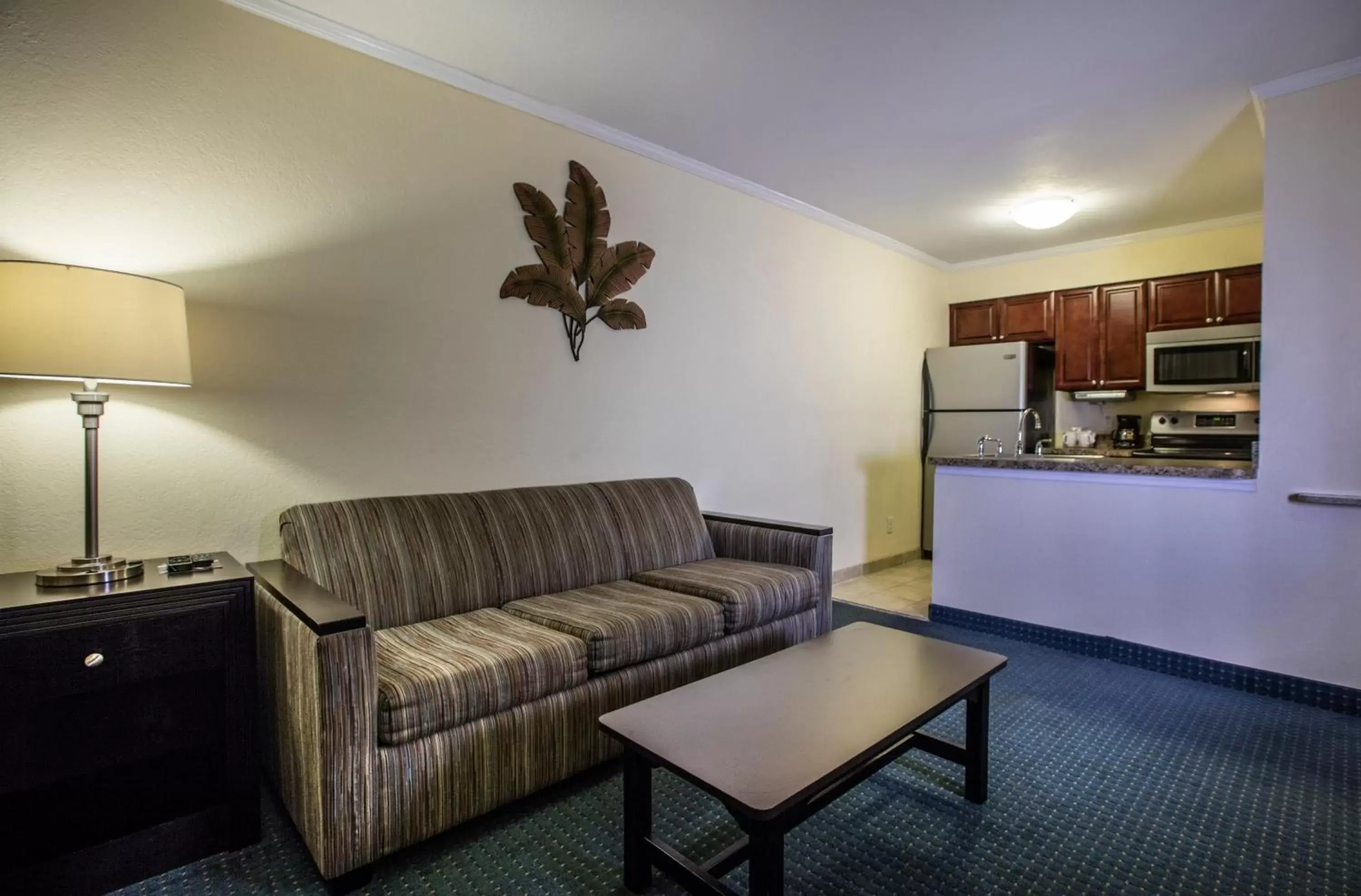 Kitchen or kitchenette, Lobby/Reception in Sailport Waterfront Suites