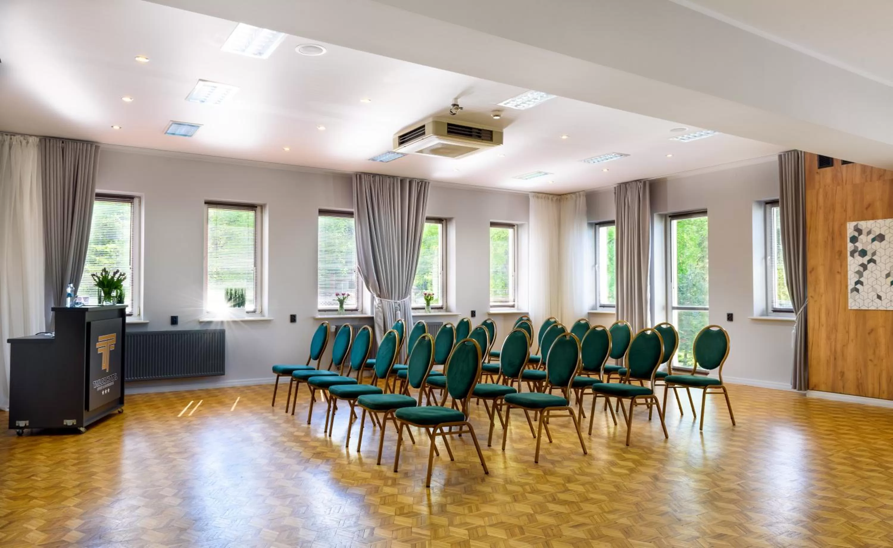 Business facilities in Tailor Hotel Sport & Conference