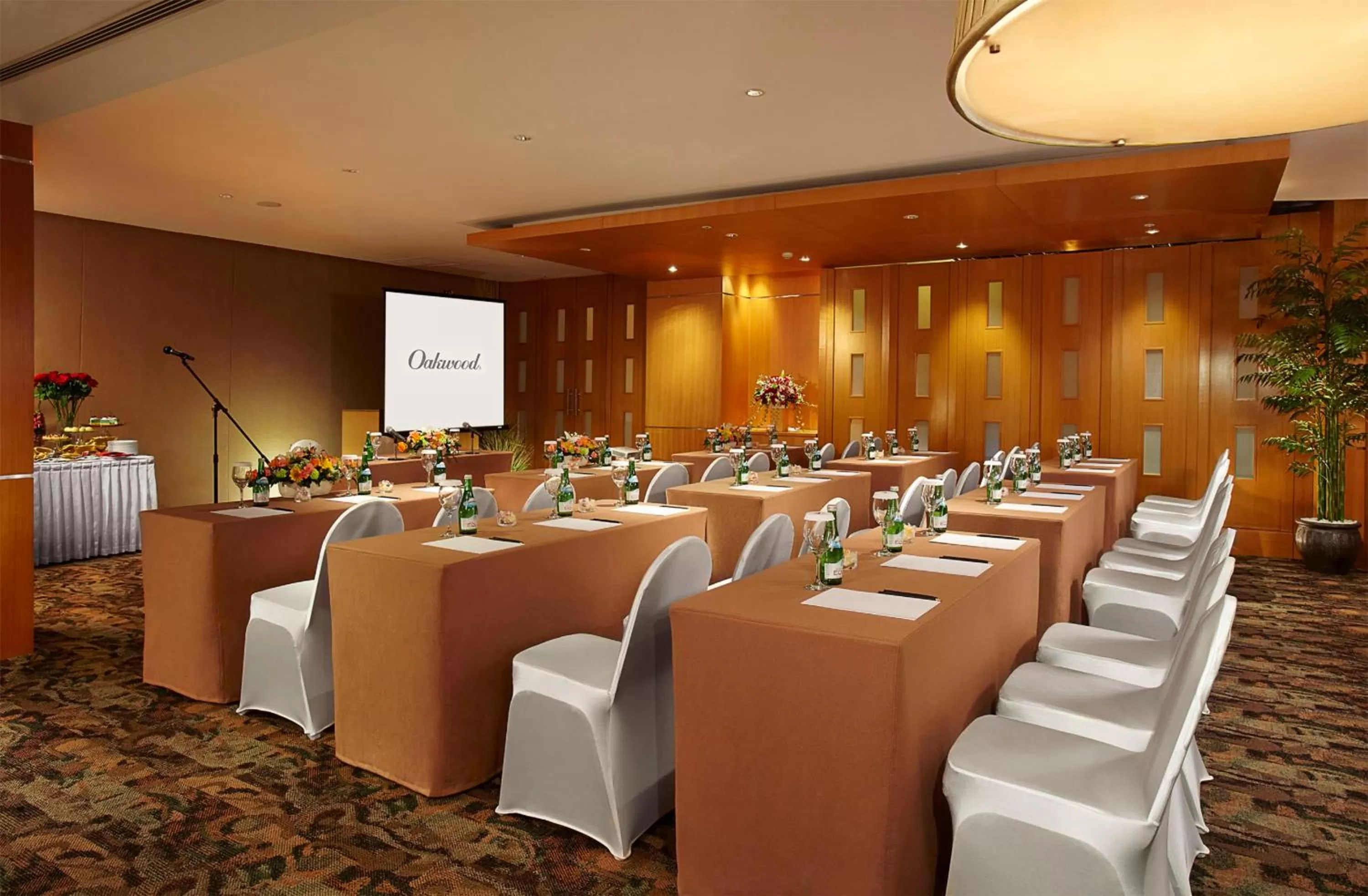 Banquet/Function facilities in Oakwood Premier Cozmo Jakarta