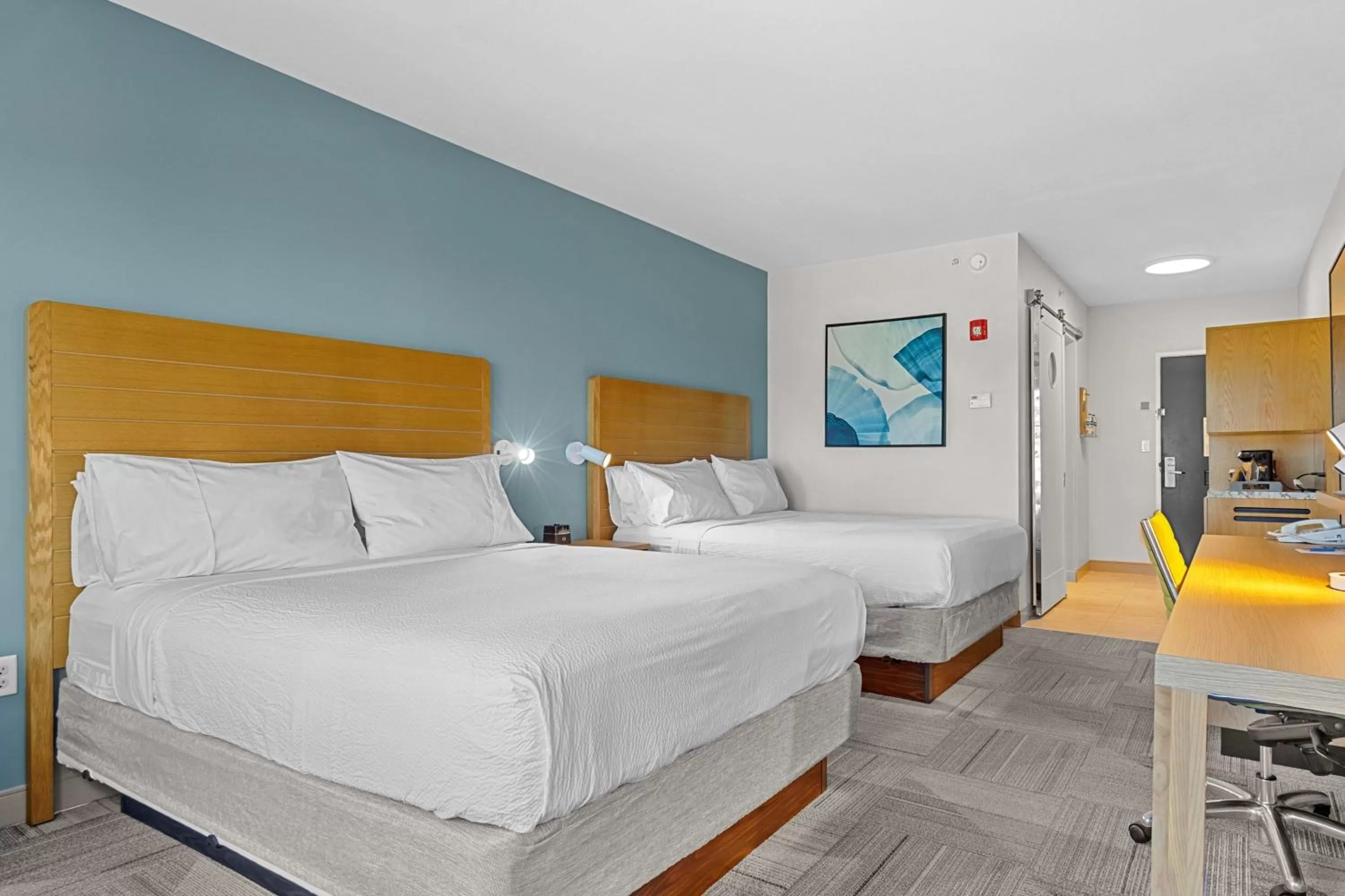 Photo of the whole room, Bed in Four Points by Sheraton Punta Gorda Harborside