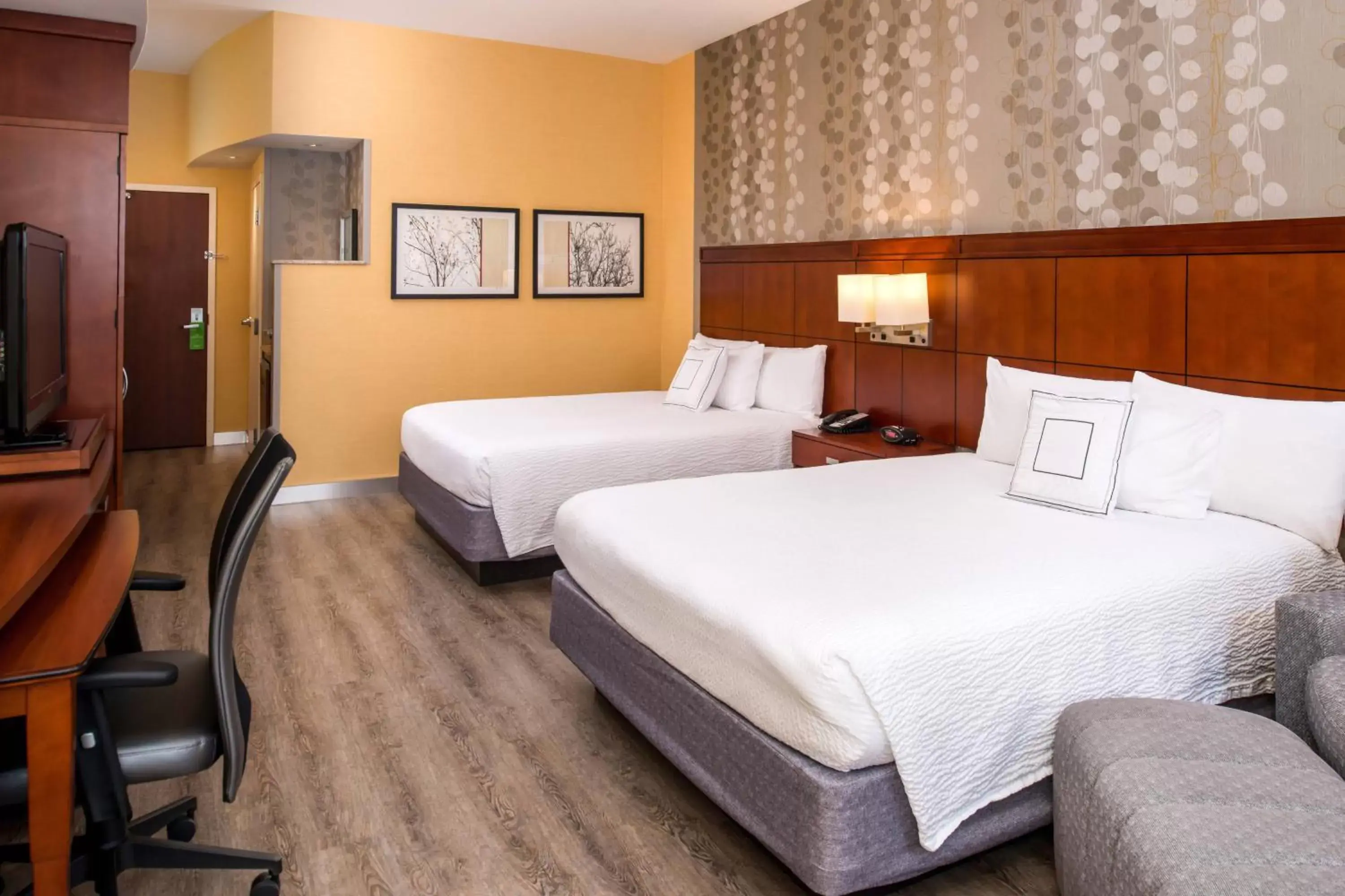 Photo of the whole room, Bed in Courtyard by Marriott Victorville Hesperia