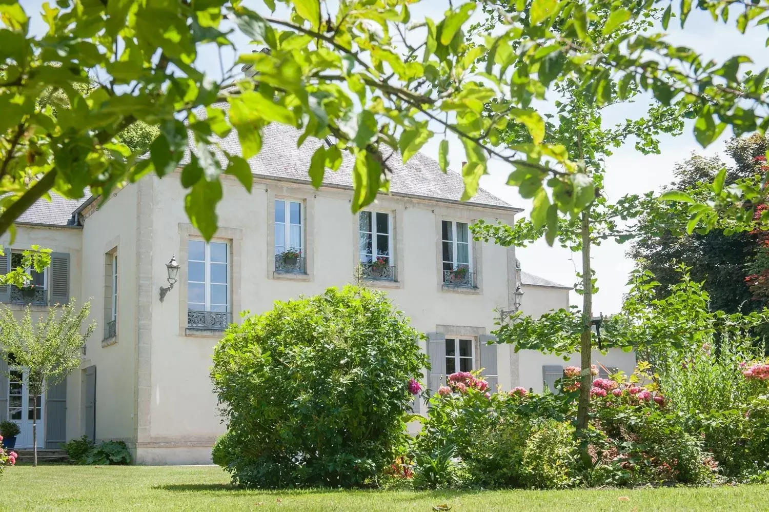 Property Building in Le Petit Matin