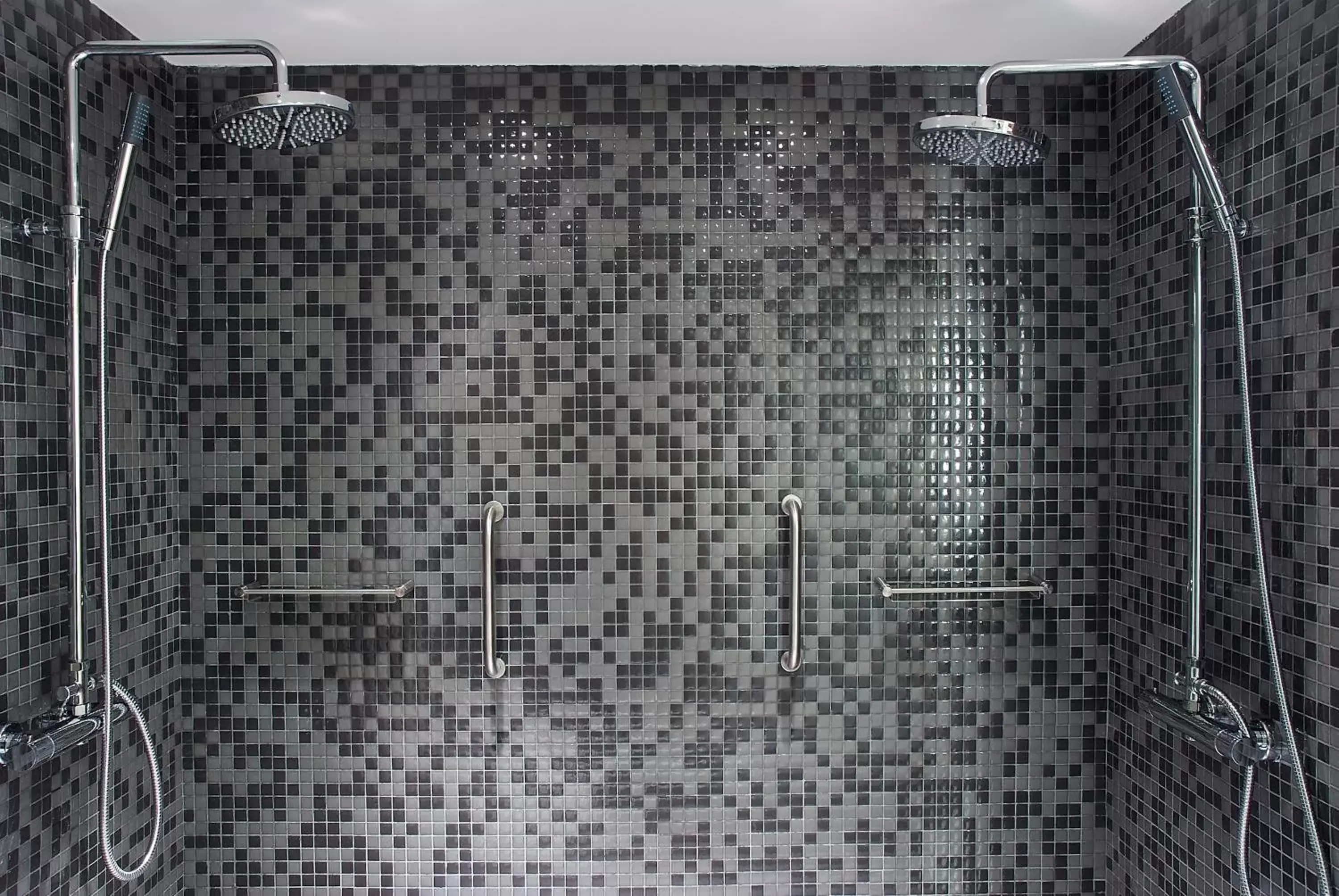 Shower, Bathroom in Gran Hotel La Perla