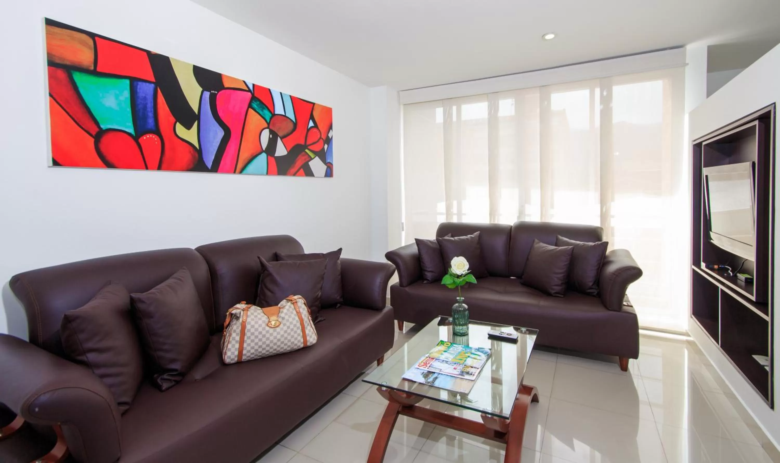 TV and multimedia in 122 Plaza Apartahotel