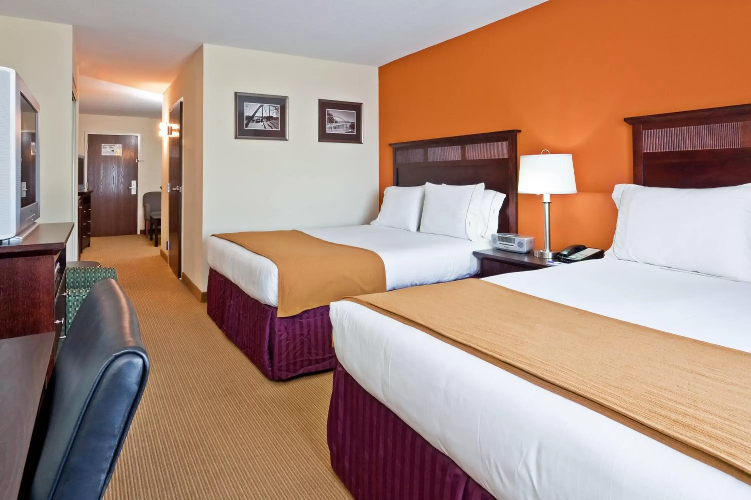 Photo of the whole room, Bed in Holiday Inn Express & Suites Chattanooga-Hixson, an IHG Hotel
