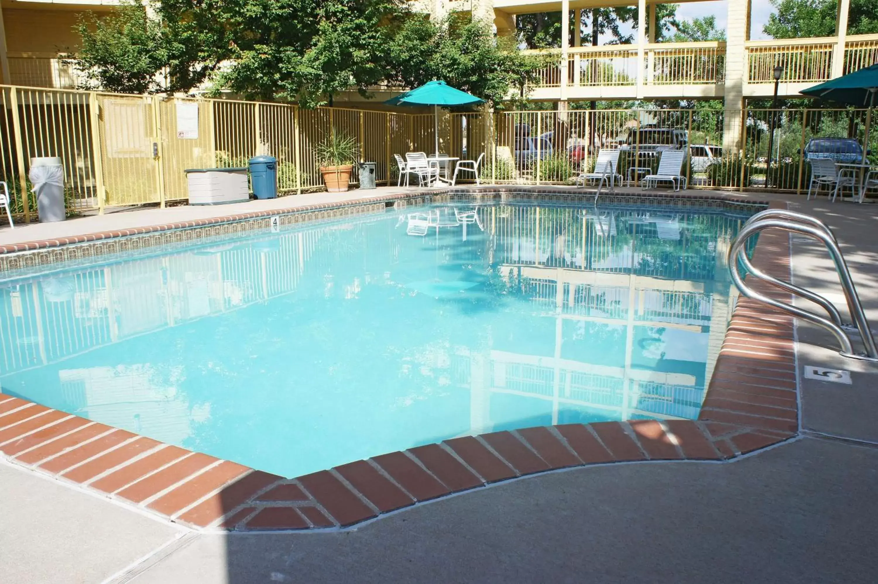 Pool view, Swimming Pool in La Quinta Inn by Wyndham Denver Northglenn