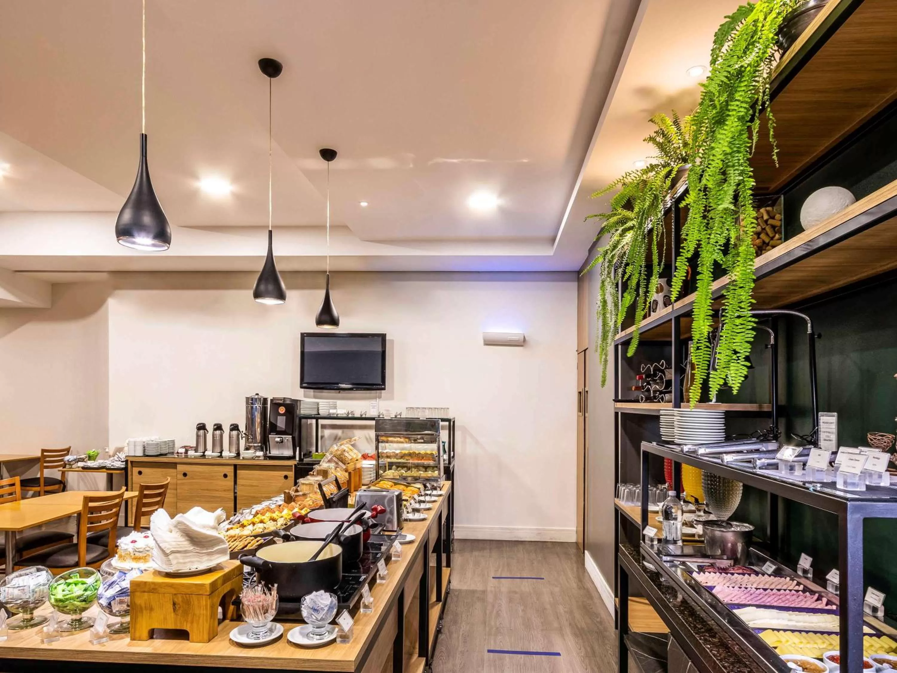 Restaurant/places to eat in Mercure Florianópolis