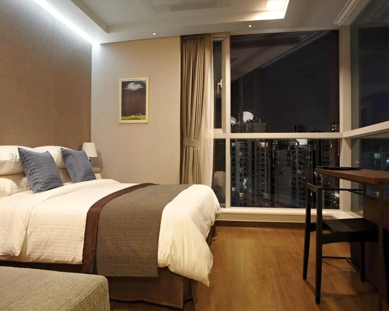 Photo of the whole room, Bed in Ocloud Hotel Gangnam