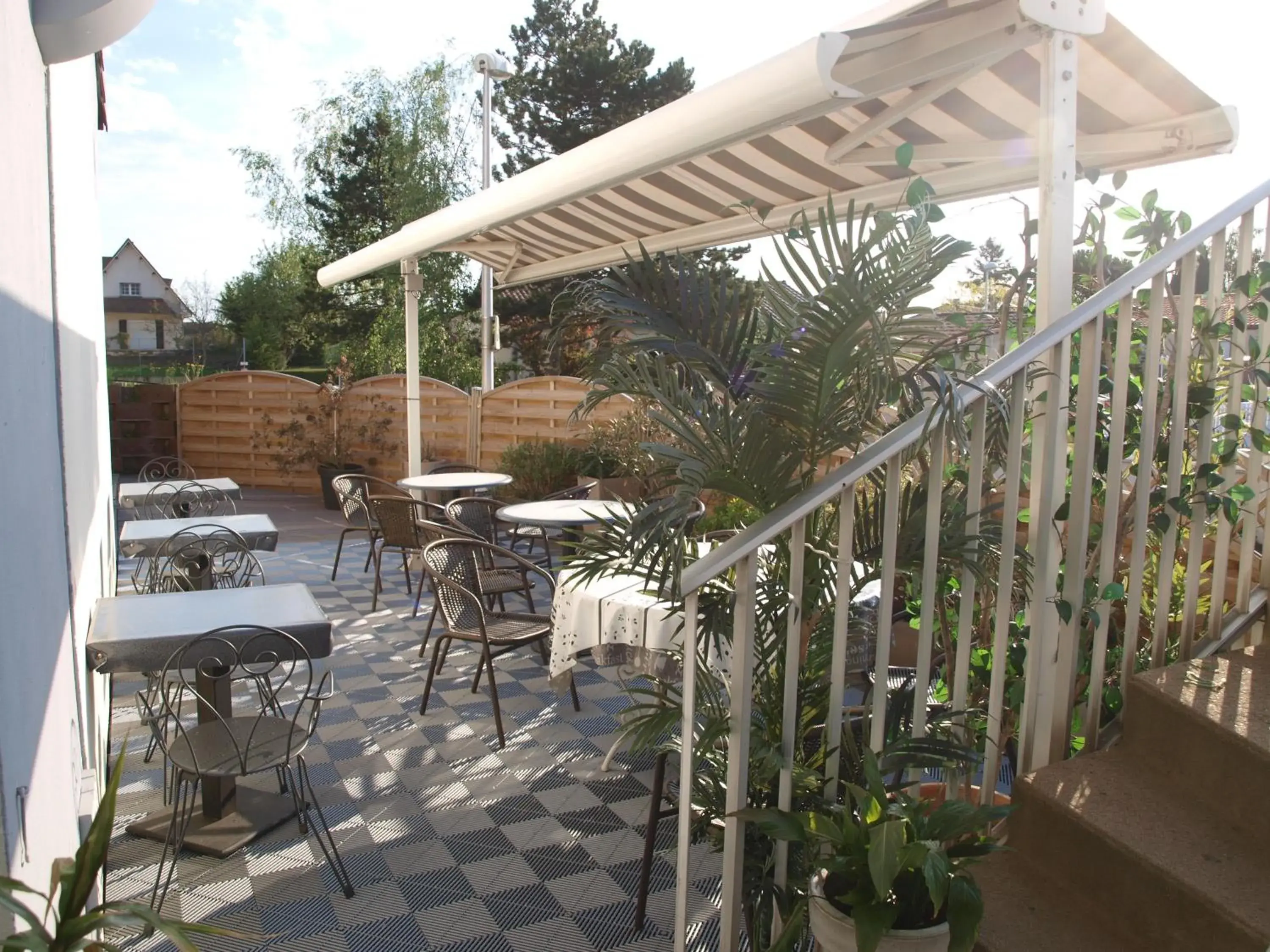 Patio, Restaurant/Places to Eat in The Originals Access, Hotel Thouars