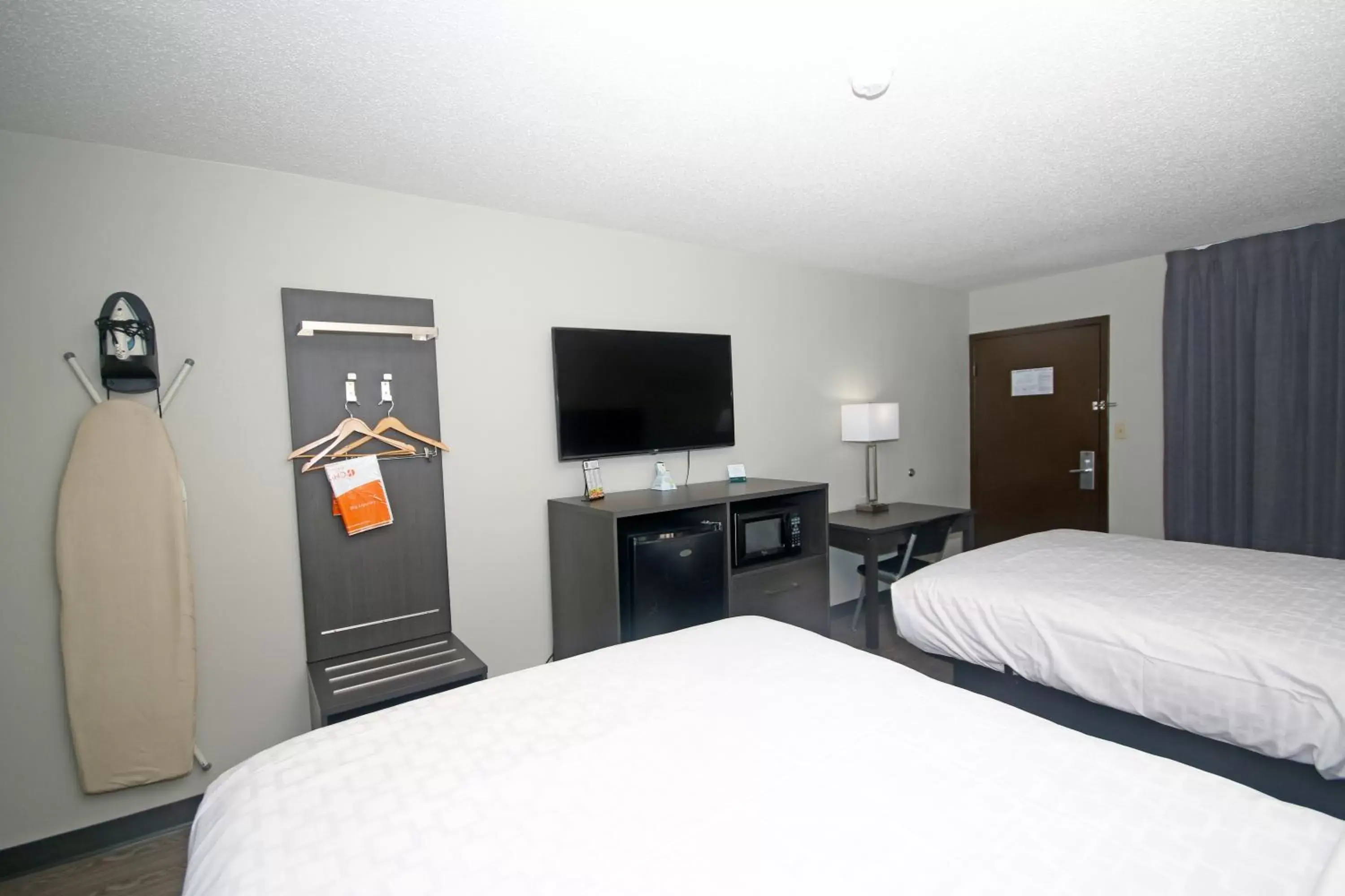 TV and multimedia, Bed in Clarion Pointe Statesville