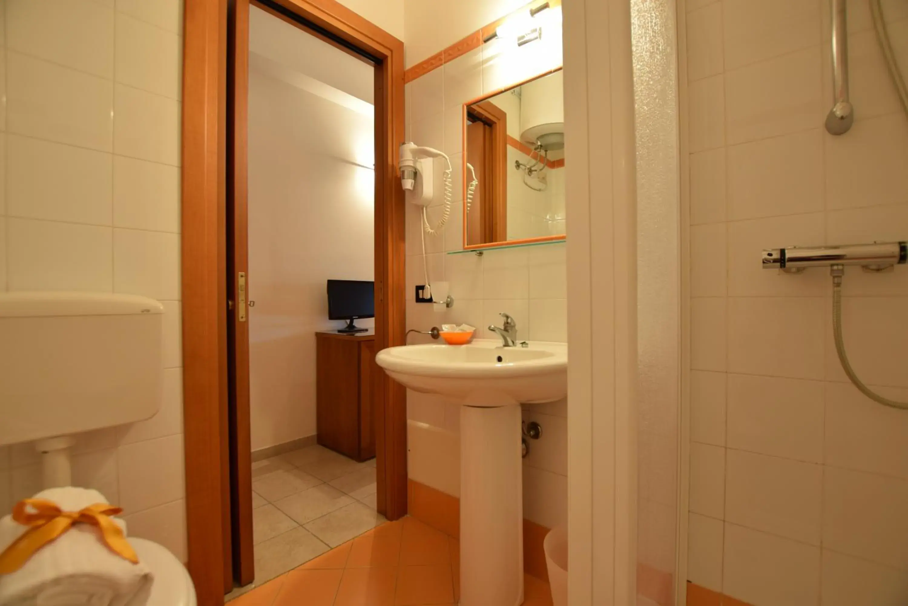 Bathroom in Hotel Iride by Marino Tourist