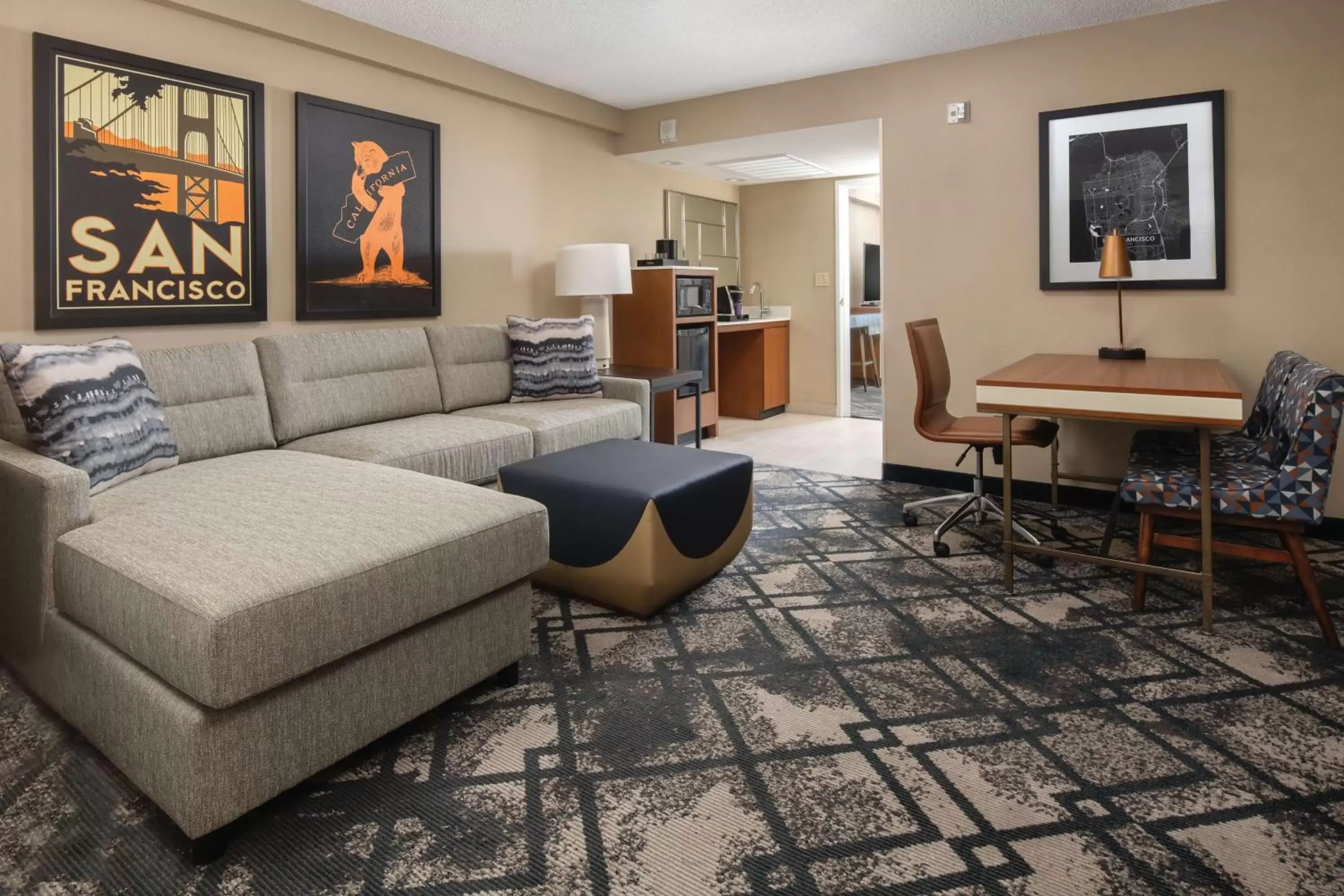 Living room, Seating Area in Embassy Suites San Francisco Airport - South San Francisco