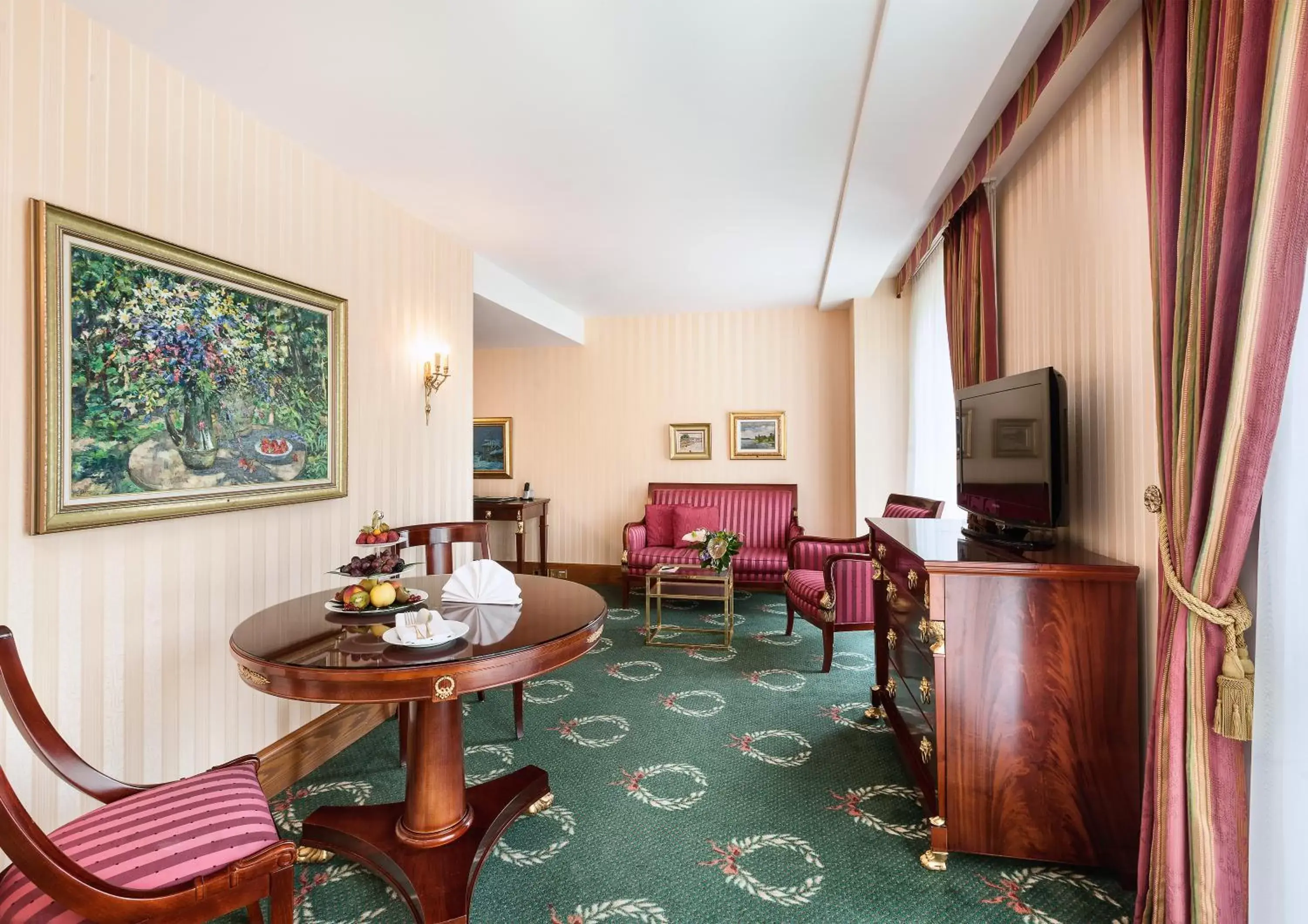 Living room, Seating Area in Best Western Premier Grand Hotel Russischer Hof