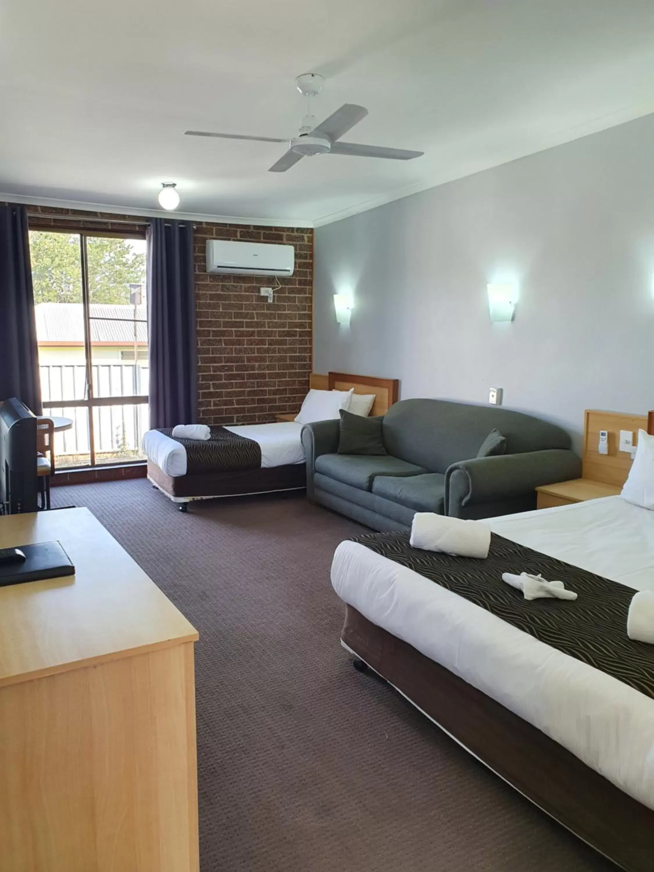 Seating Area in Moonraker Motor Inn