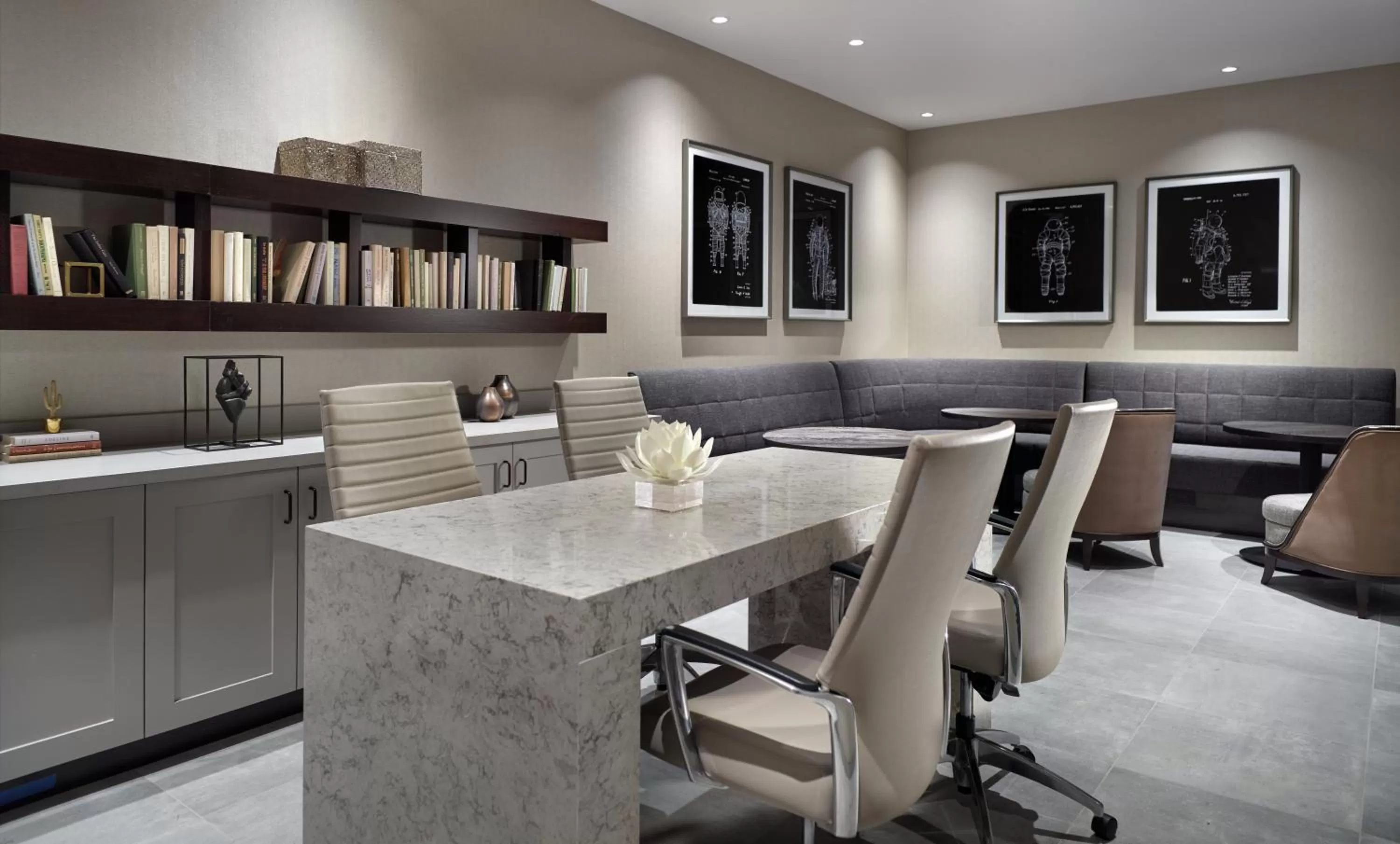 Seating area in Omni Houston Hotel