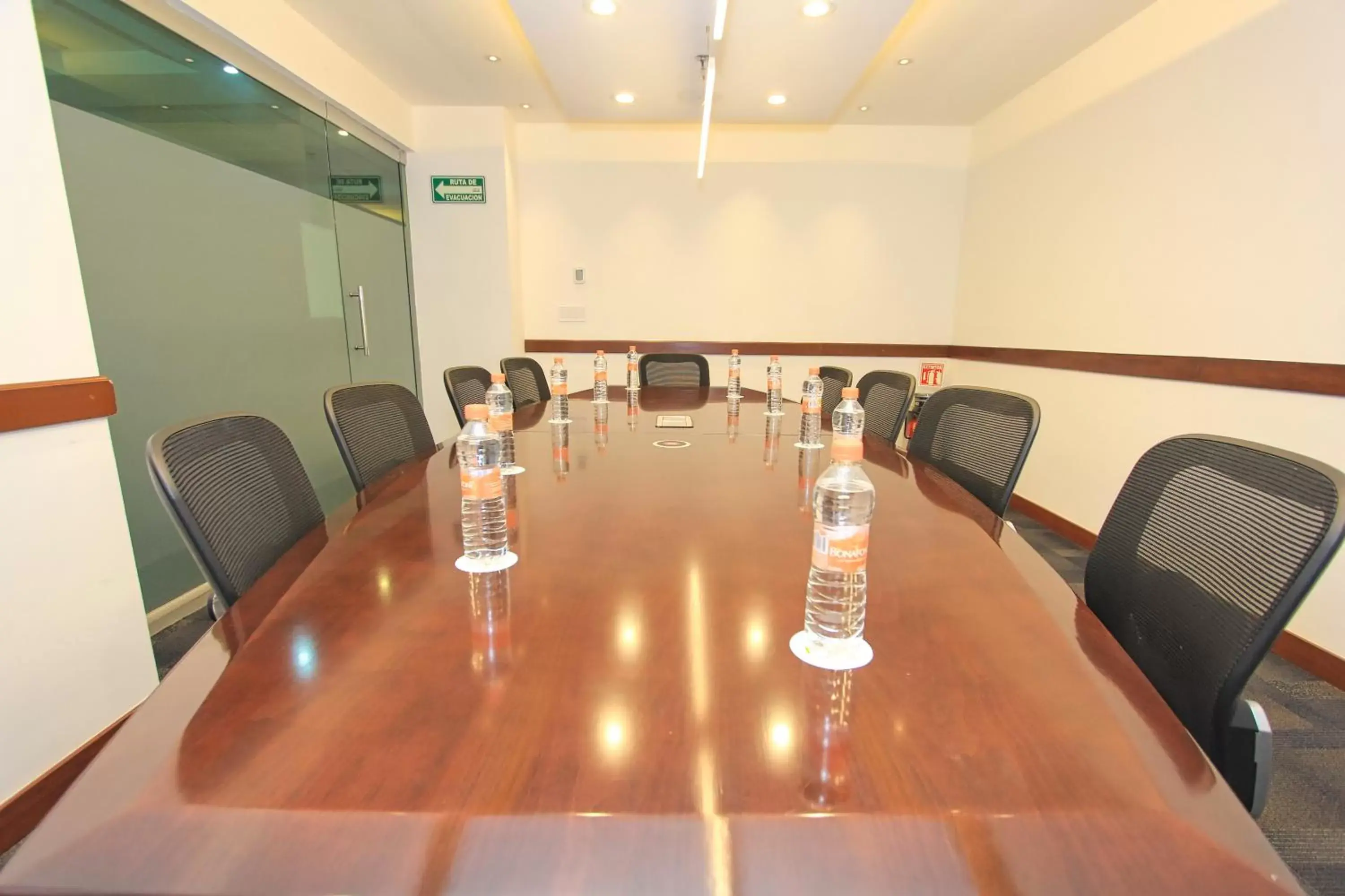 Meeting/conference room in Holiday Inn Leon, an IHG Hotel