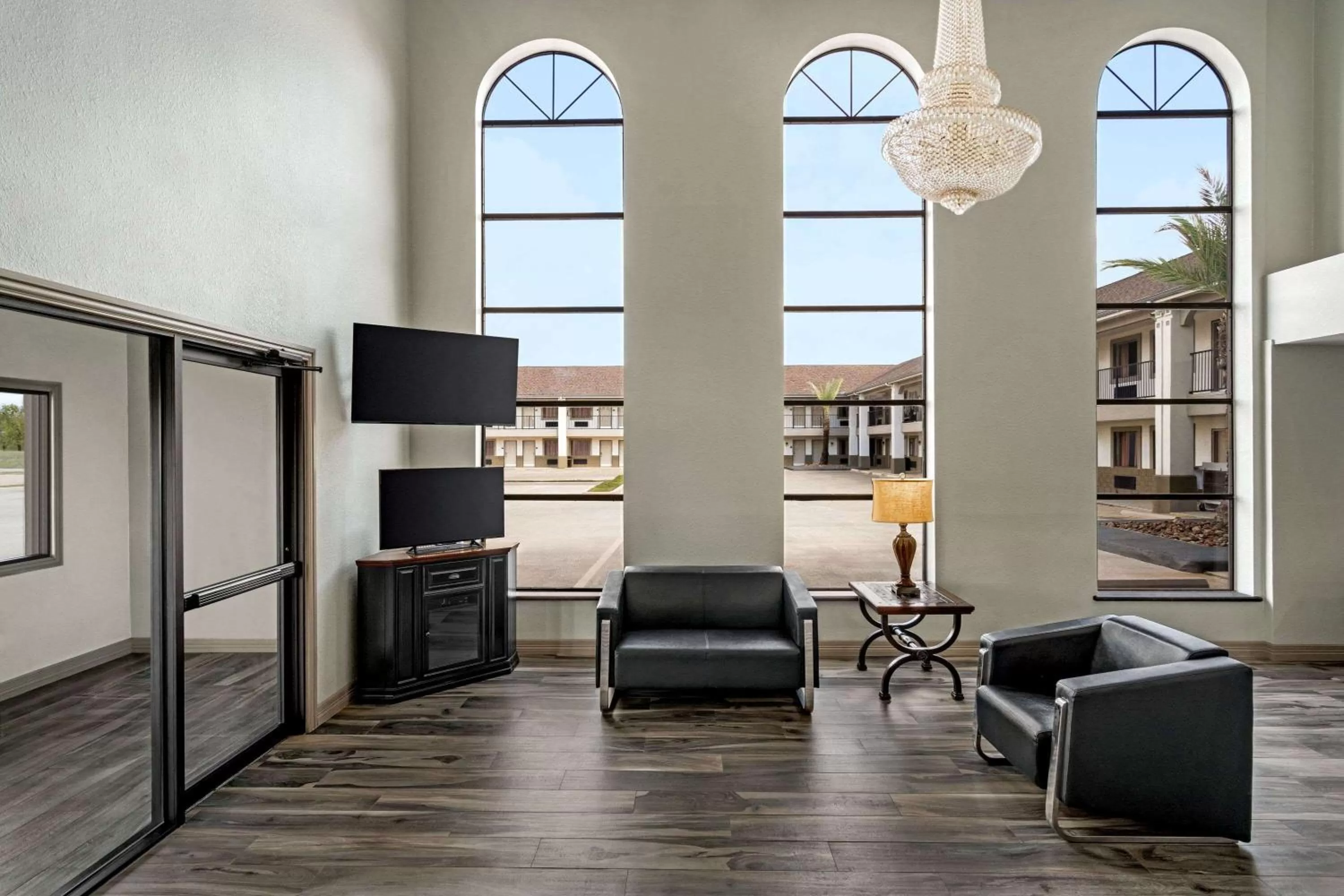 Lobby or reception in Super 8 by Wyndham Houston/Dtwn/I-610