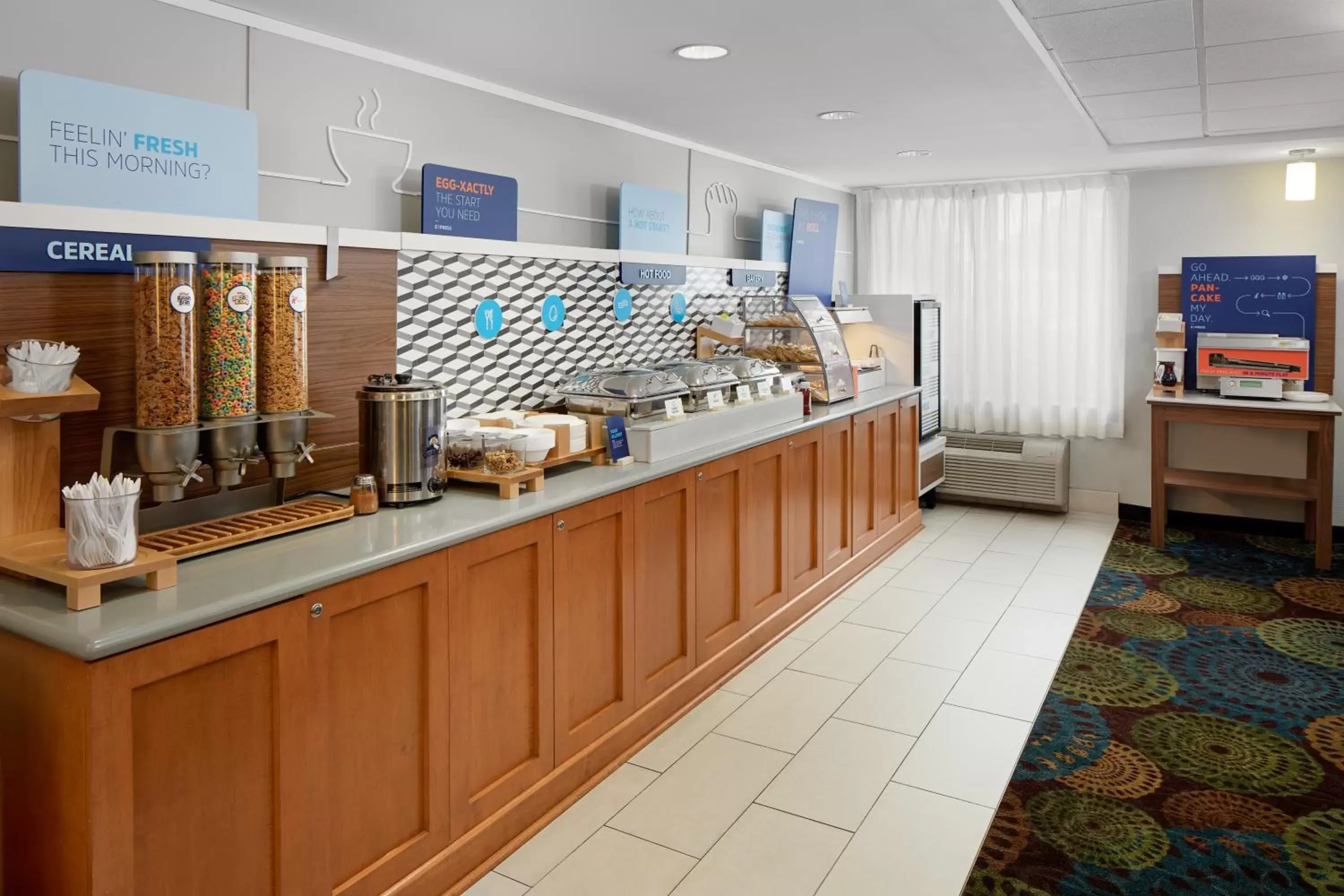 Breakfast, Restaurant/Places to Eat in Holiday Inn Express Romulus / Detroit Airport, an IHG Hotel