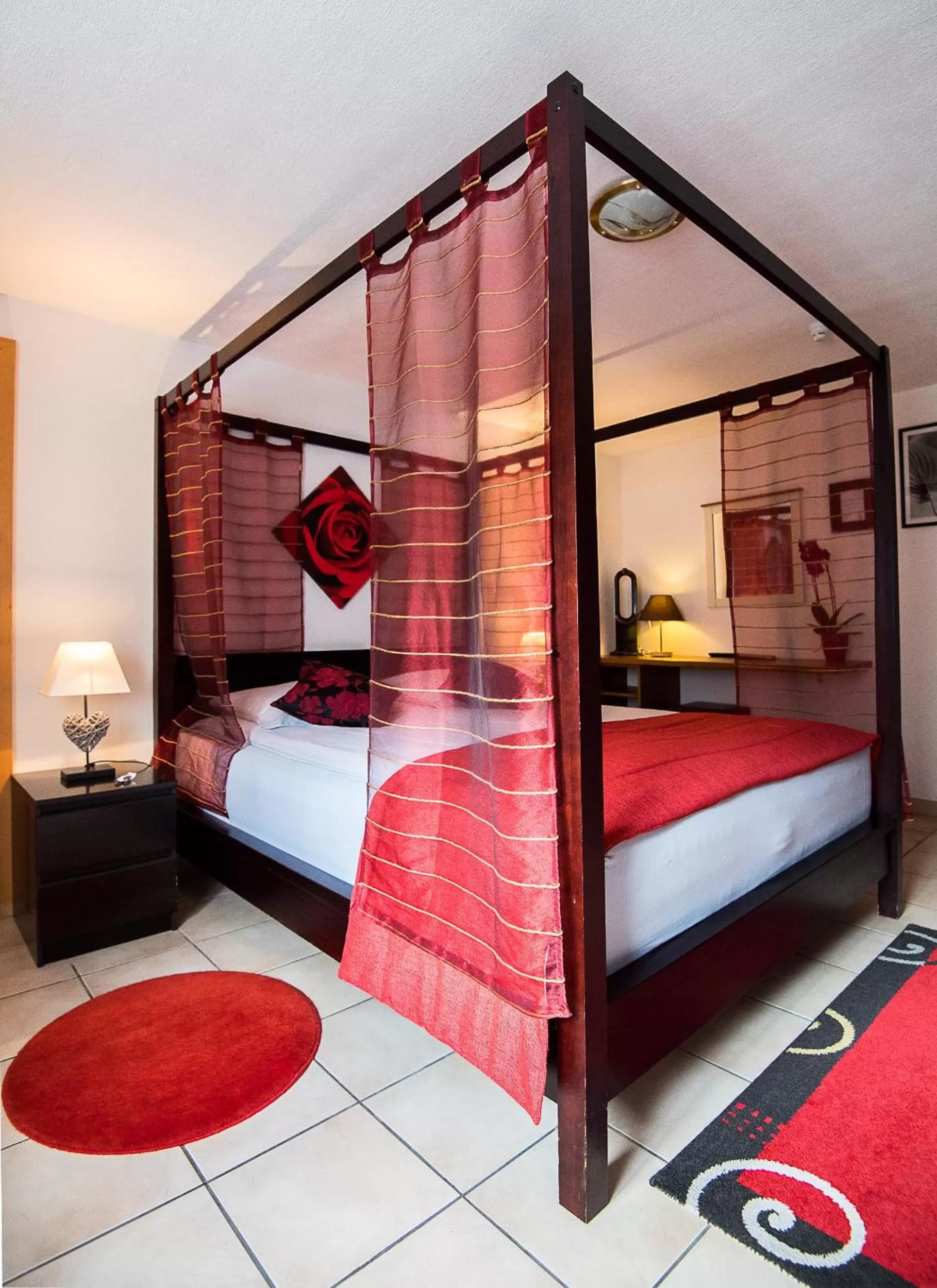 Photo of the whole room, Bed in Rêves Gourmands, Hôtellerie & Gastronomie