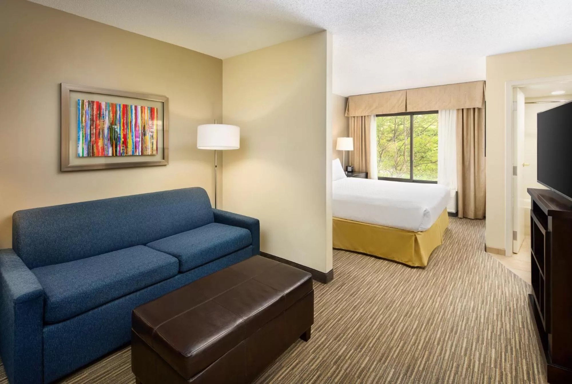 Bed in Holiday Inn Express & Suites Alpharetta by IHG