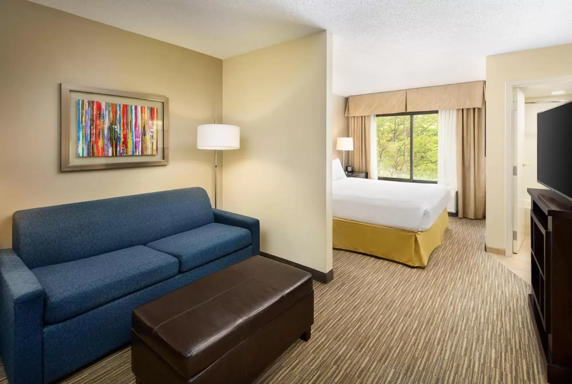 Bed in Holiday Inn Express & Suites Alpharetta, an IHG Hotel