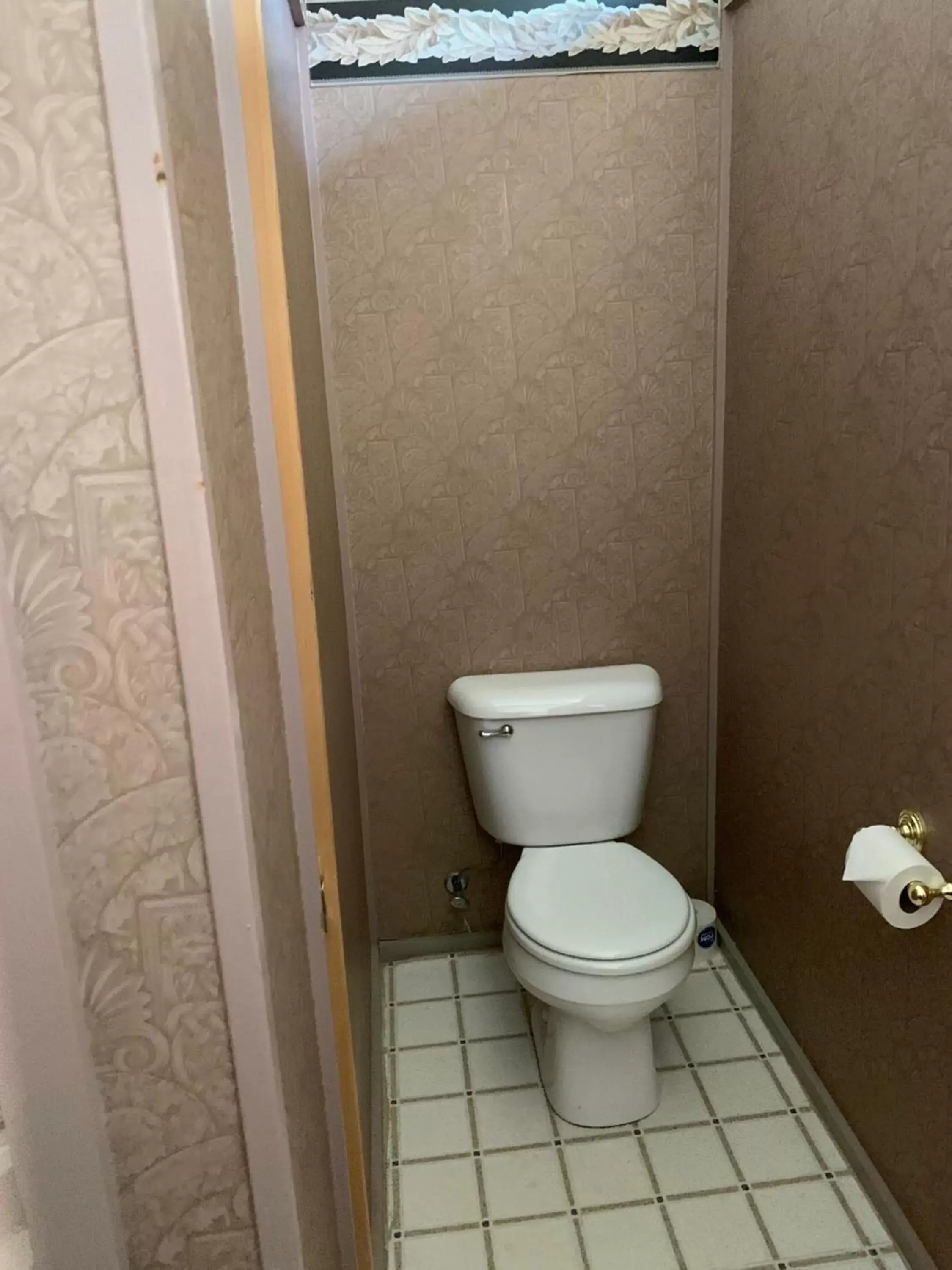 Toilet, Bathroom in Hotel St Nicholas