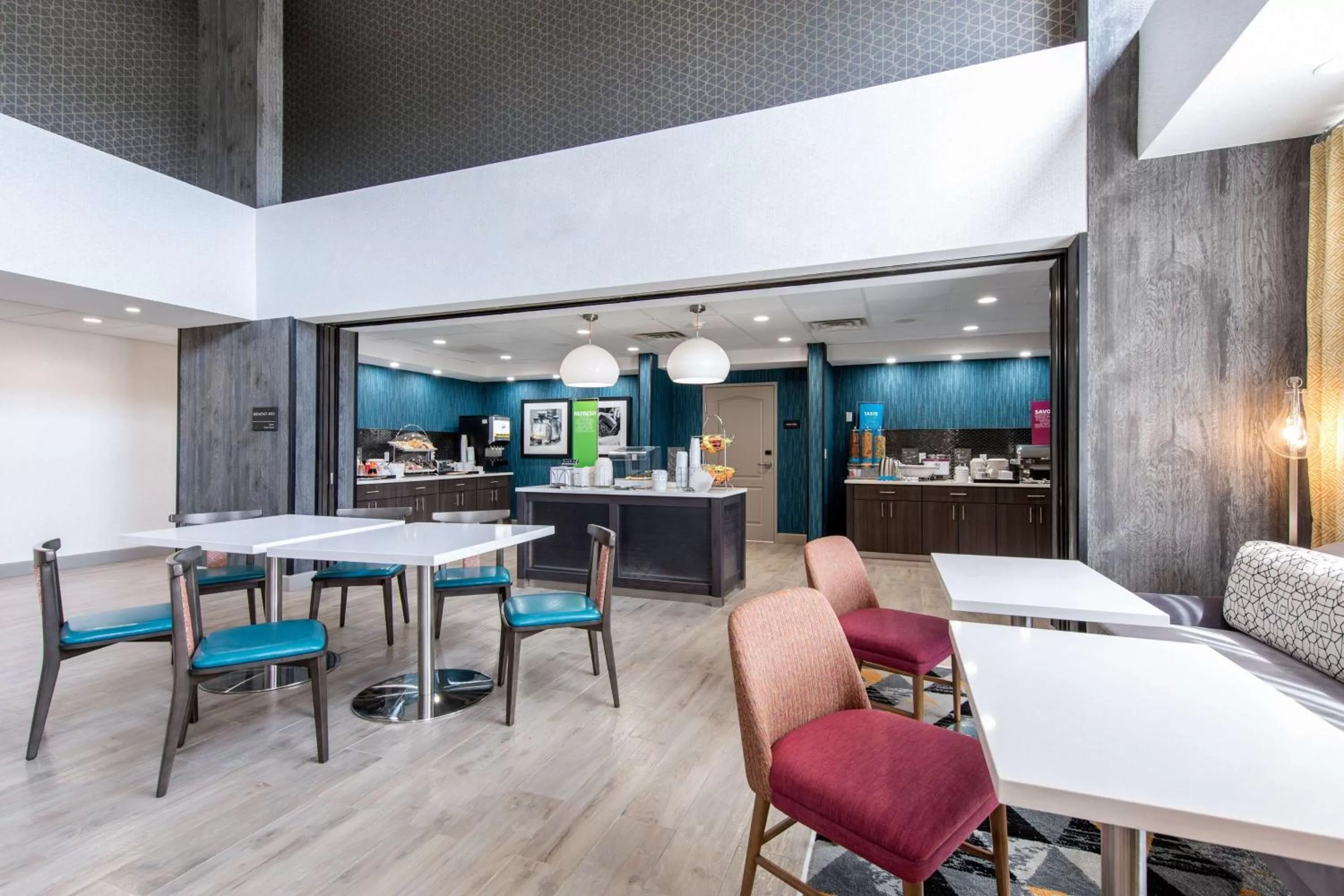 Breakfast in Hampton Inn & Suites Ruidoso Downs