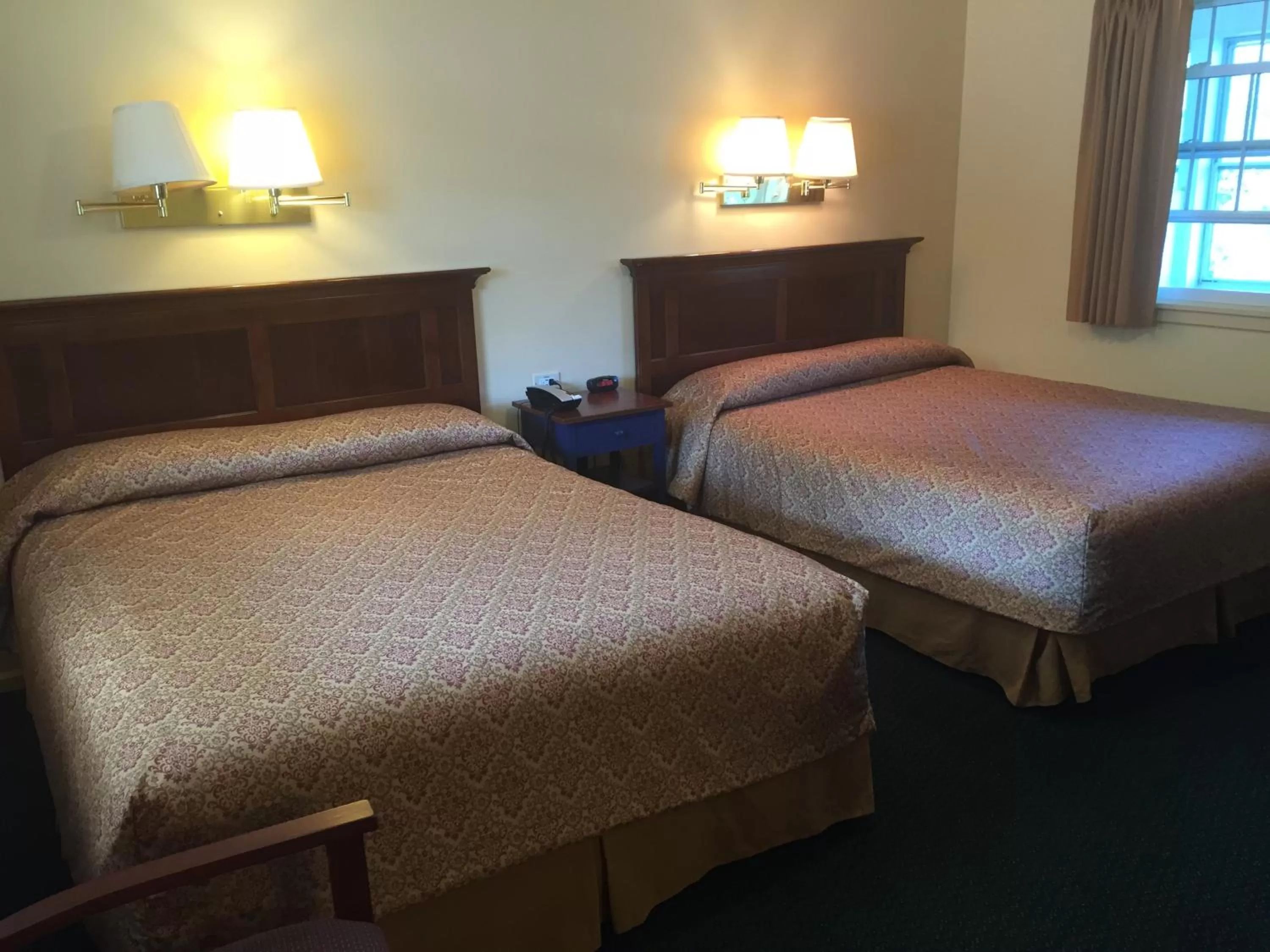 Bed in Briarcliff Motel