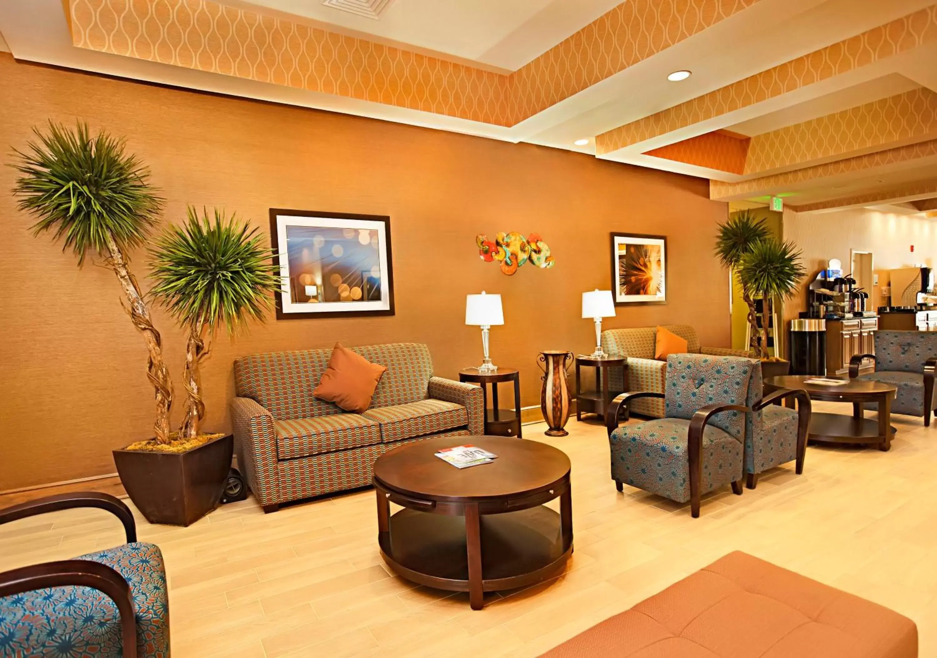 Lobby or reception, Seating Area in Holiday Inn Express and Suites Bossier City Louisiana Downs, an IHG Hotel