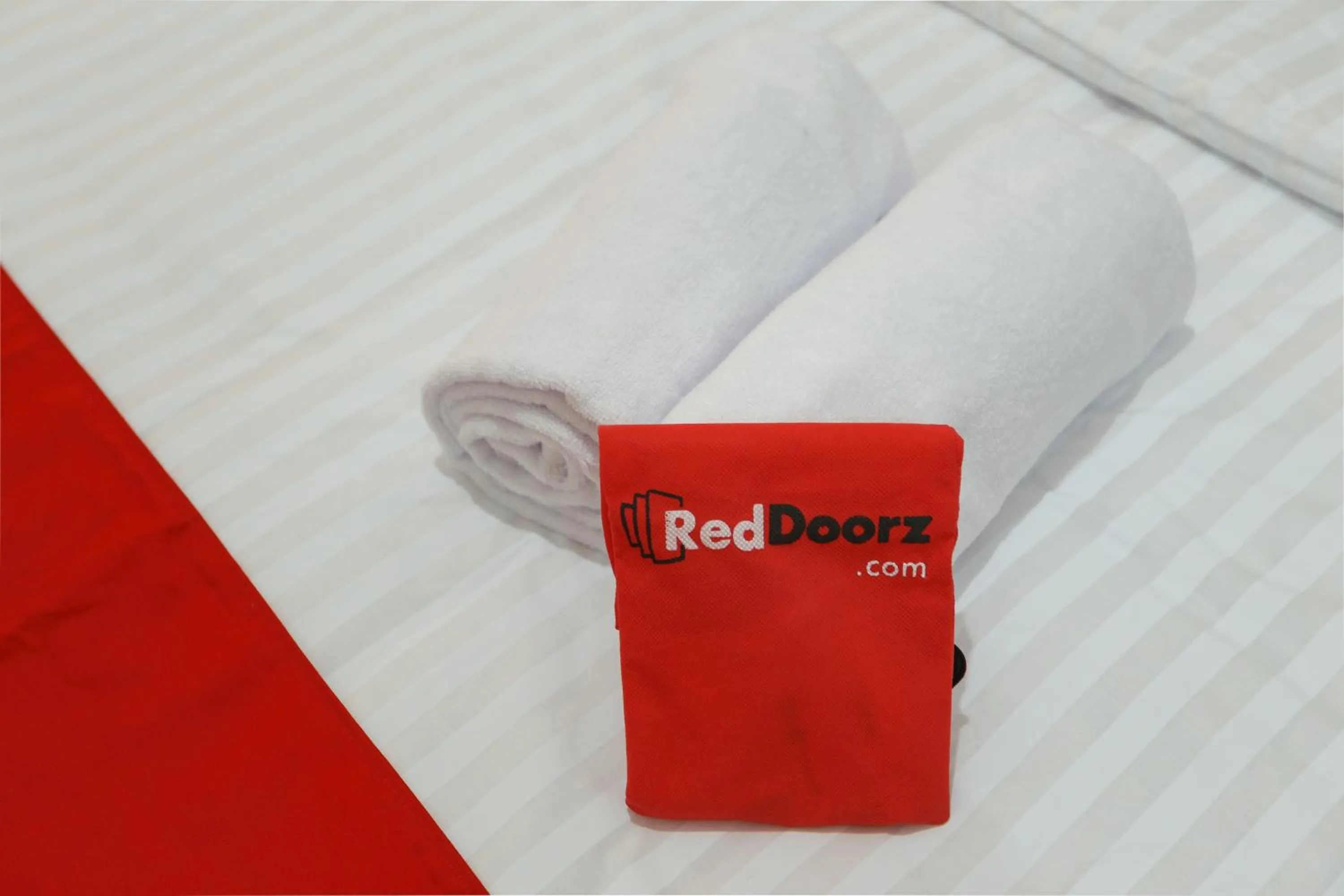Bedroom, Bed in RedDoorz Plus @ Danau Sunter Utara