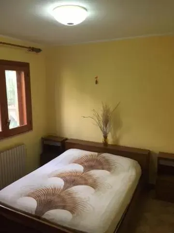 Bed in Stanza in Villa con giardino vista mare