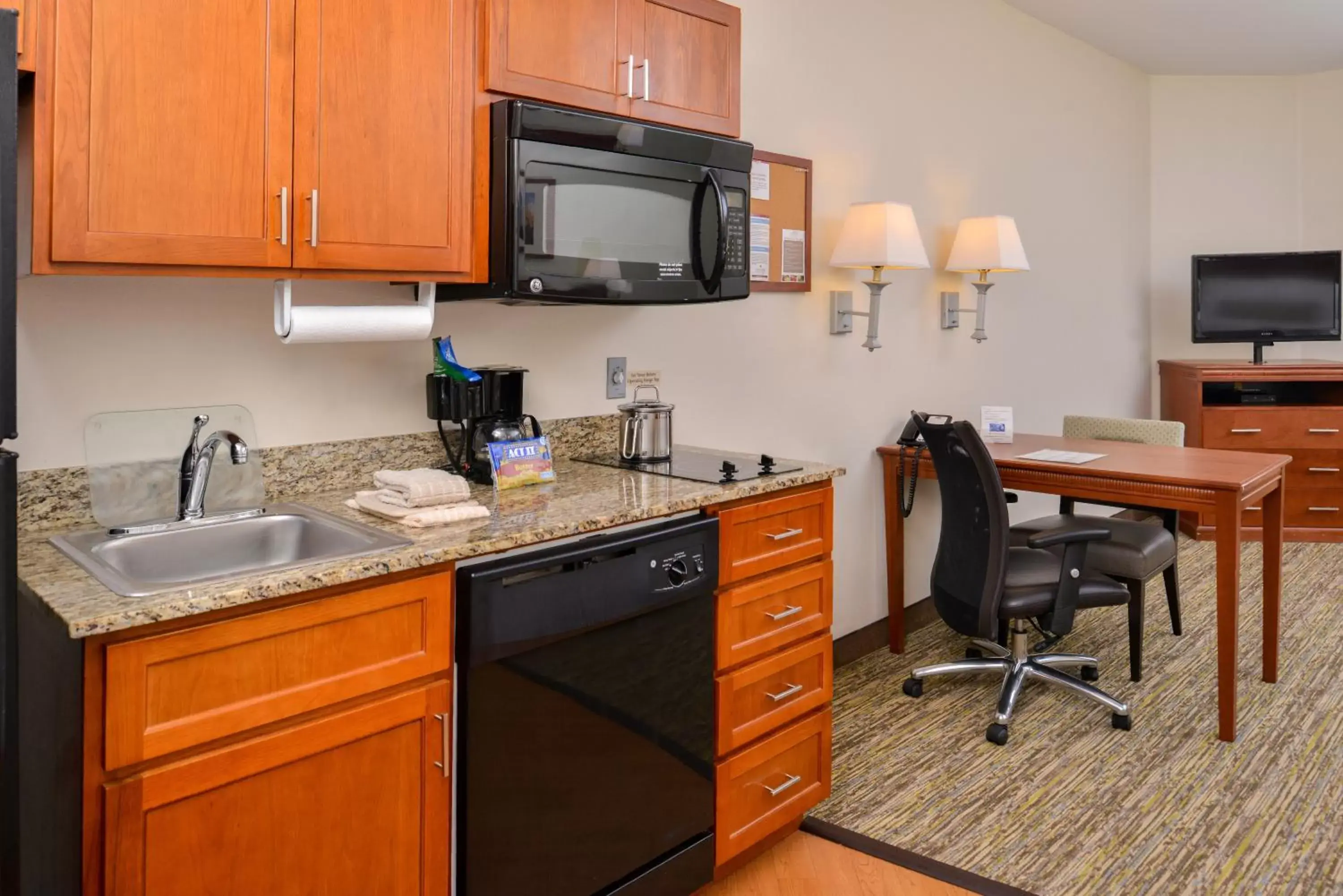 Photo of the whole room, Kitchen/Kitchenette in Candlewood Suites Abilene, an IHG Hotel