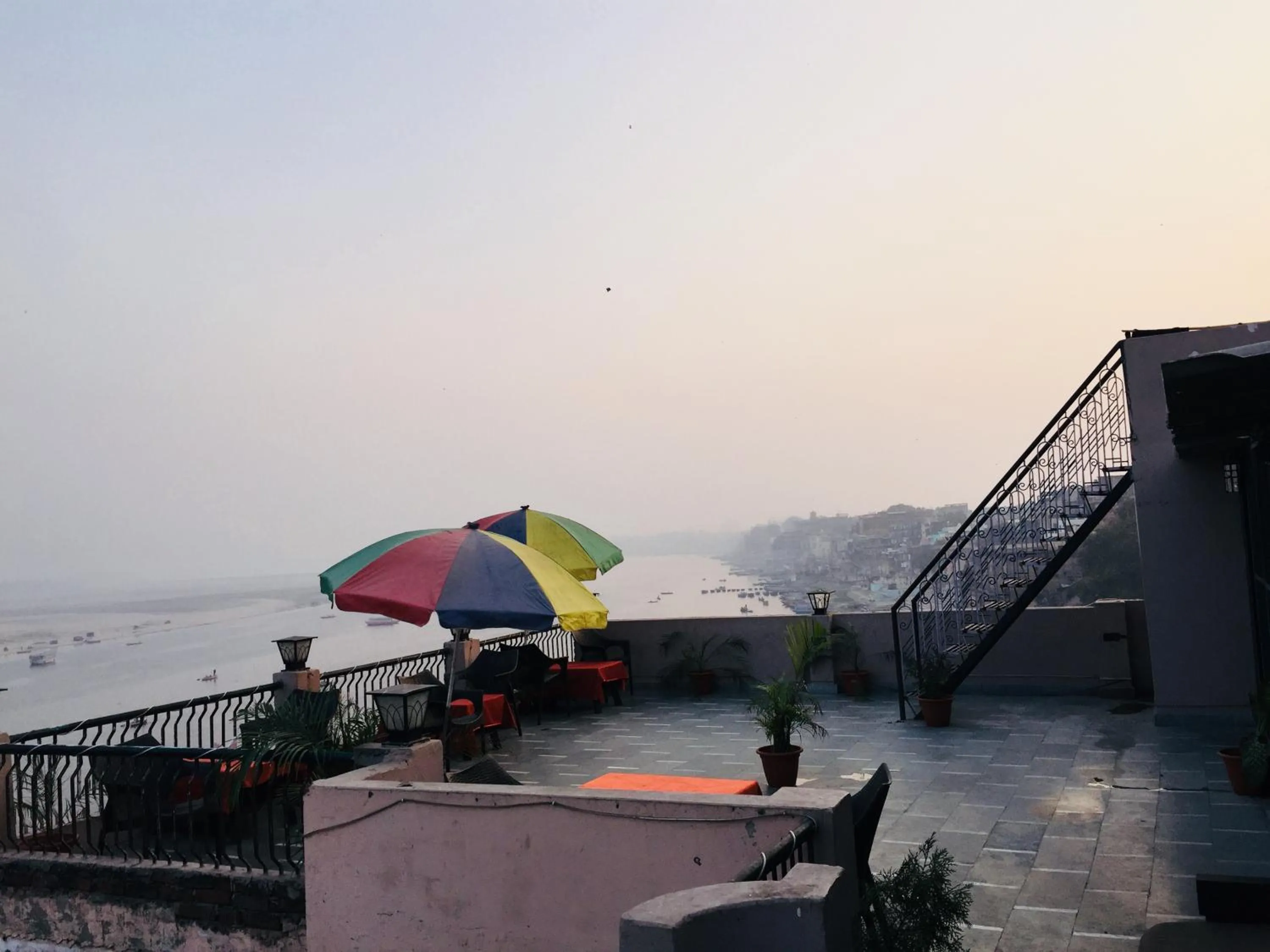 Restaurant/places to eat in Hotel Sita (place on the heritage ghats of benaras)