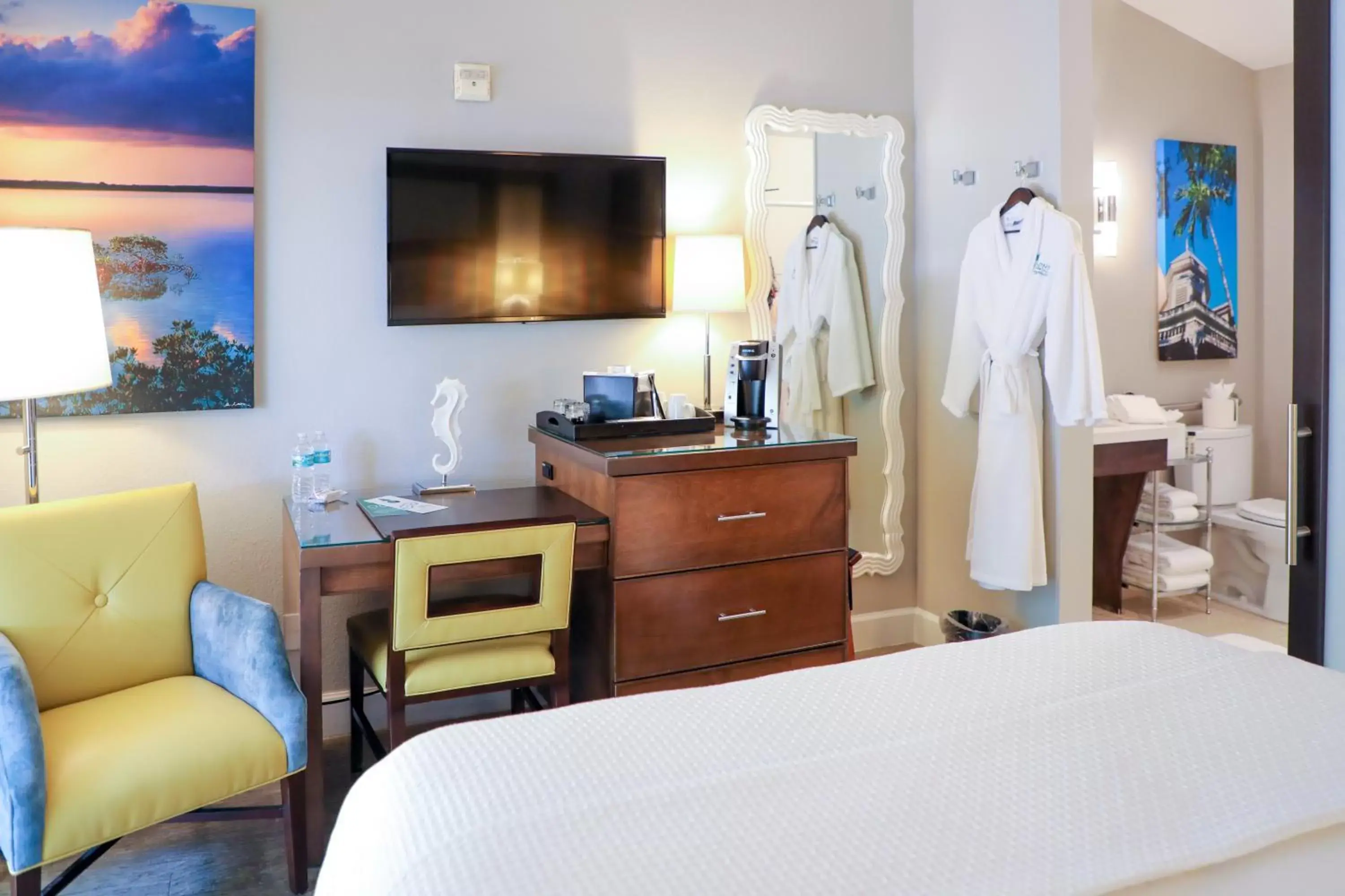 TV and multimedia, Bed in Almond Tree Inn - Adults Only TV and multimedia, Bed in Almond Tree Inn - Adults Only